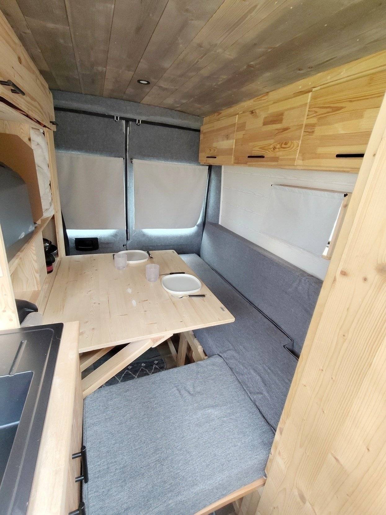 Área de jantar Citroën Jumper 2,2 l 130 ch - Yescapa