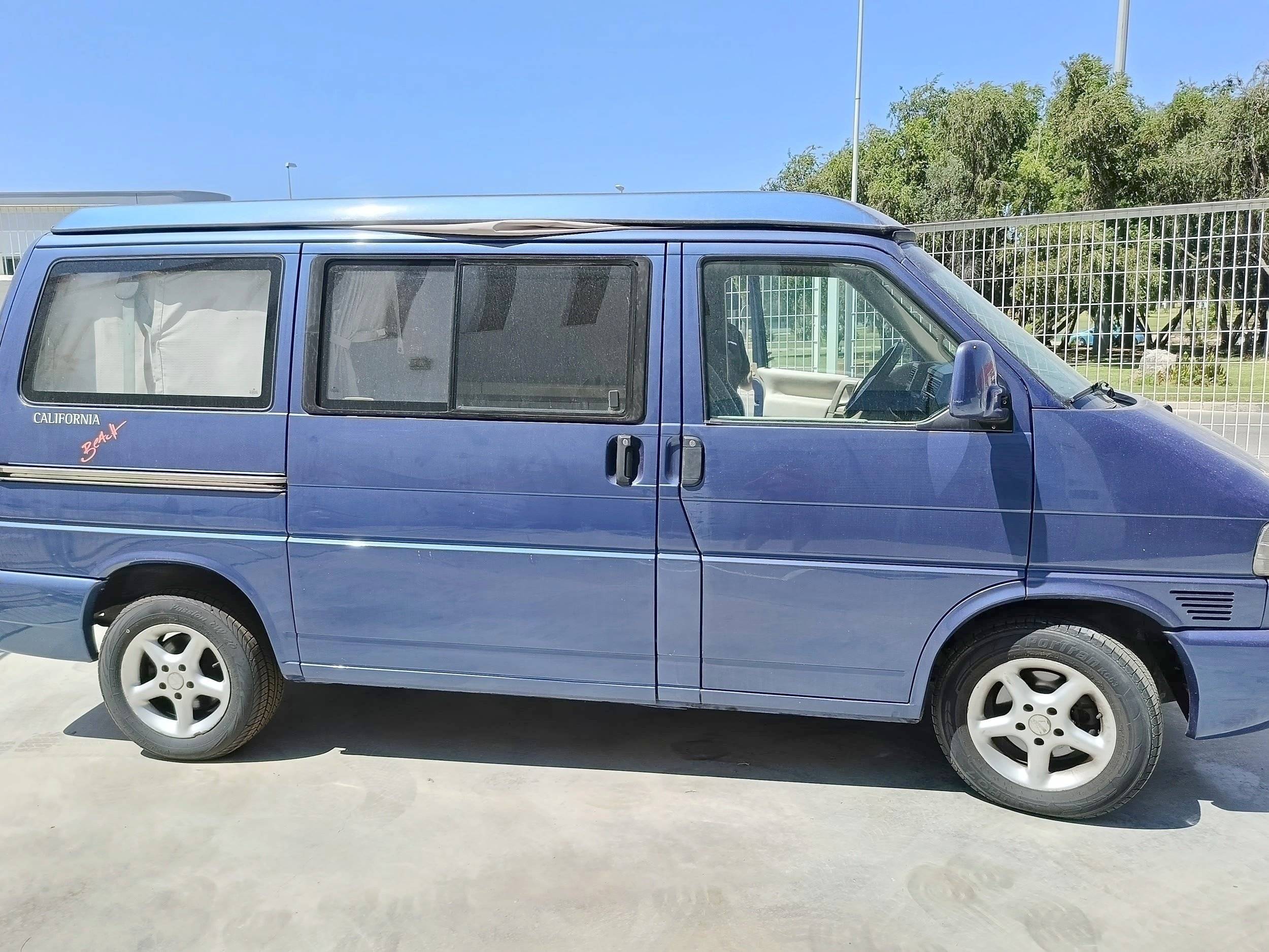 Vista del vehículo ángulo delantero Volkswagen California - Yescapa
