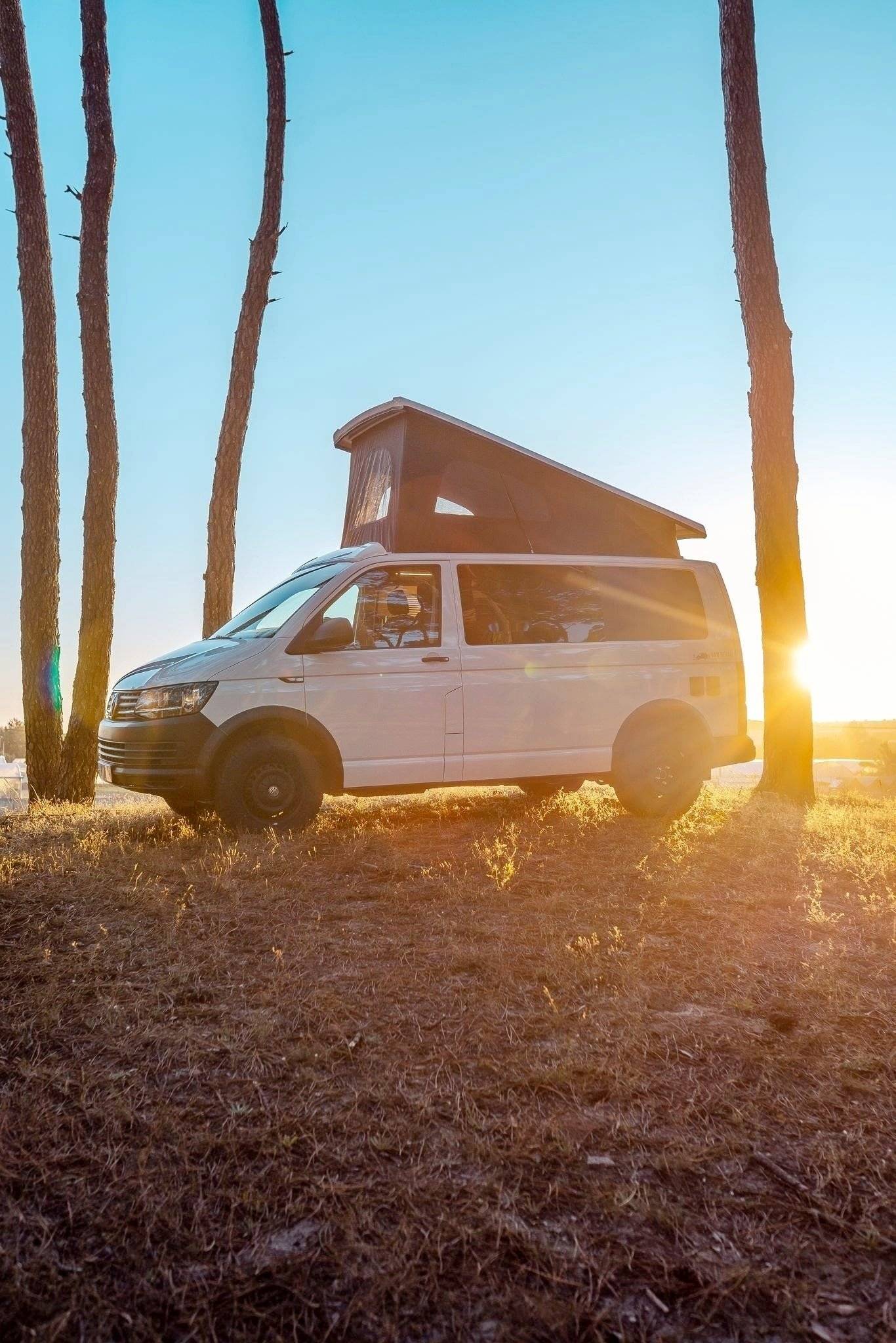 schräge Vorderansicht Volkswagen Transporter T6 2,0 l 140 ch - Yescapa