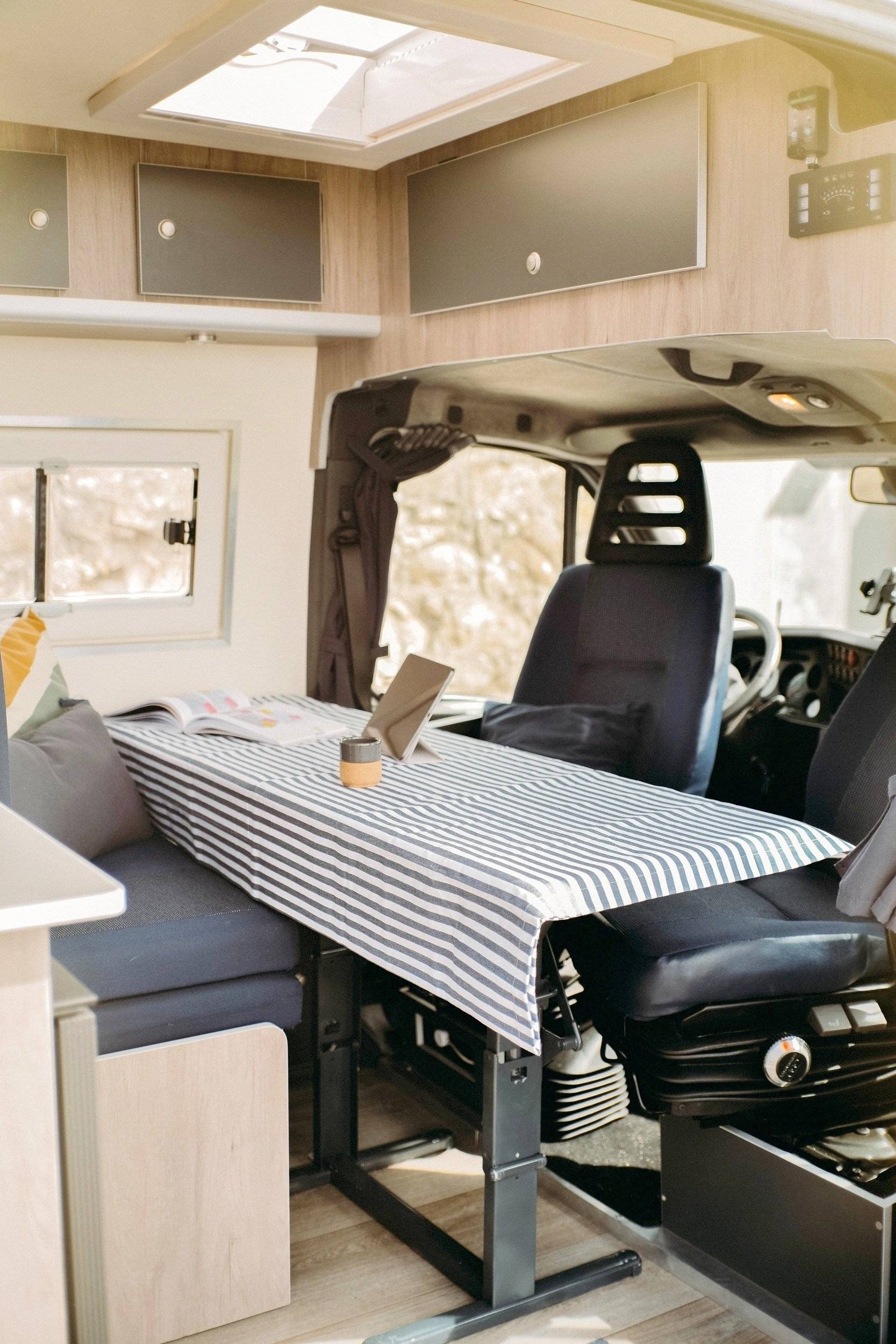 Dining Area Iveco IVECO - Yescapa