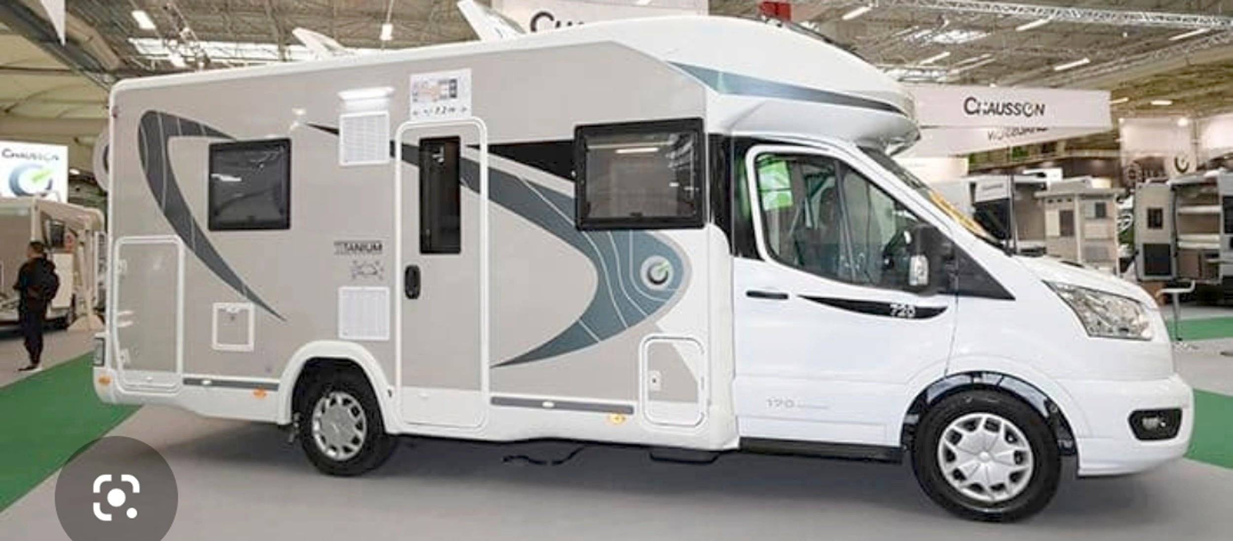 Front view from 3/4 Ford Transit 2,0 l 165 ch - Yescapa