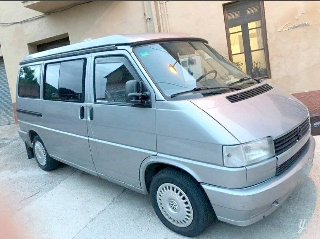 Vue avant de 3/4 Volkswagen VOLKSWAGEN CALIFORNIA - Yescapa
