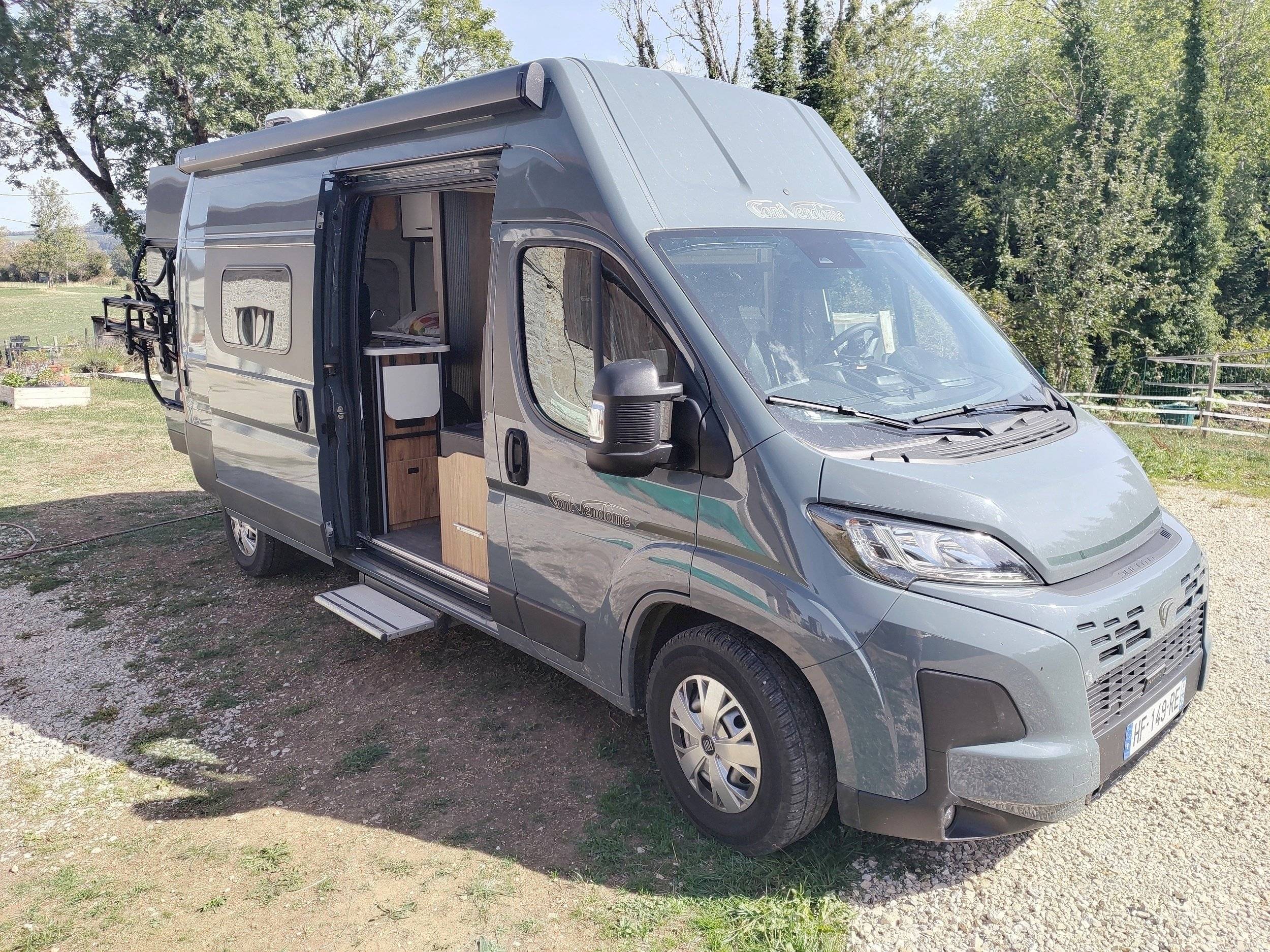 Front view from 3/4 Fiat - Yescapa