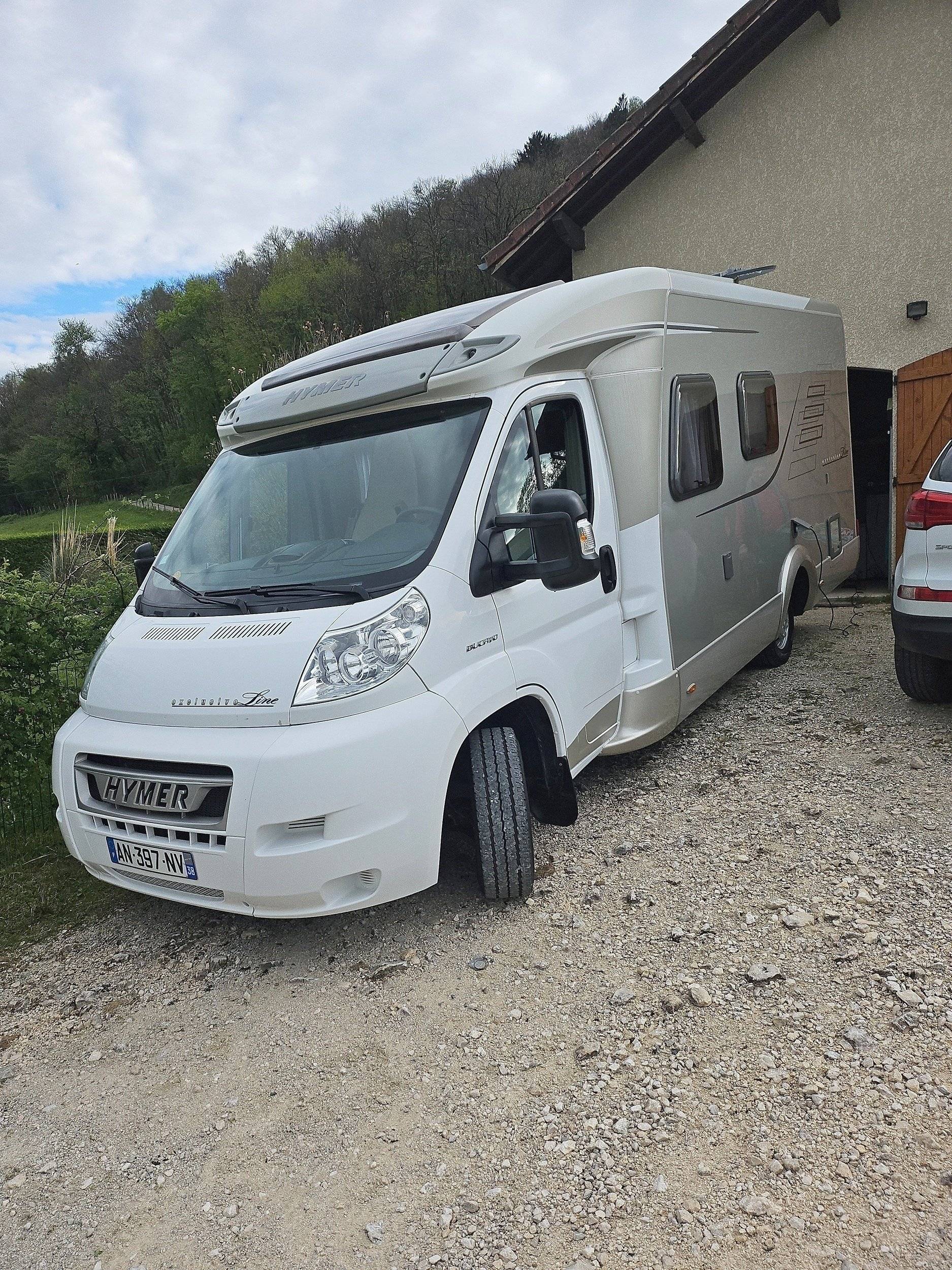 Location de Camping Cars et Vans Grenoble Yescapa