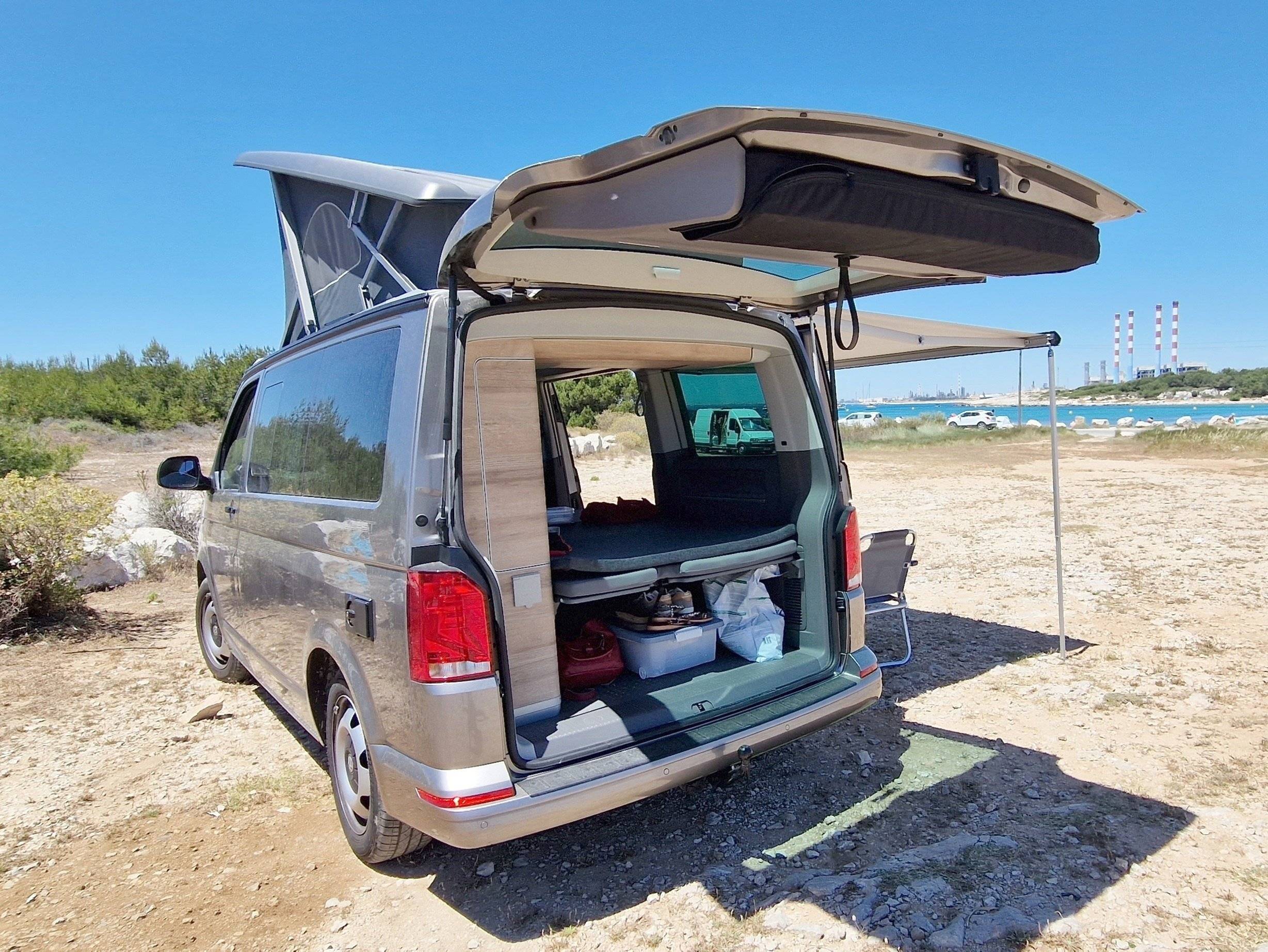 Rear view Volkswagen Transporter T6 2,0 l 150ch - Yescapa