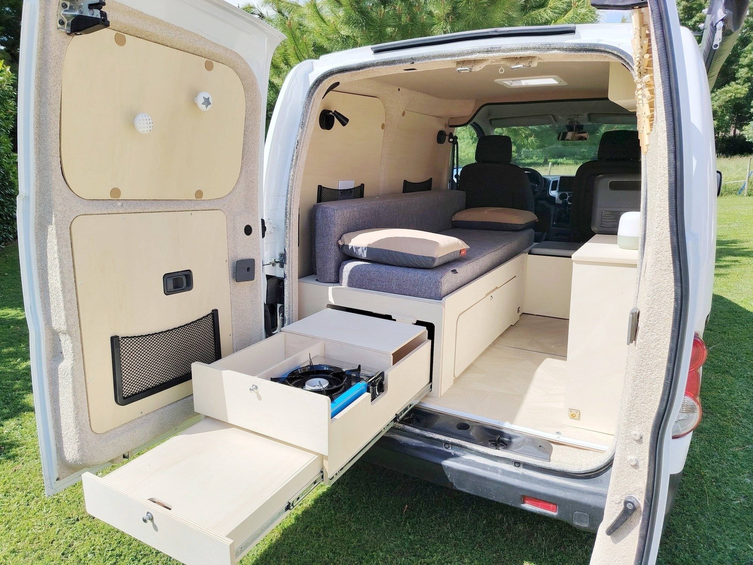 Kitchen Nissan NV200 - Yescapa