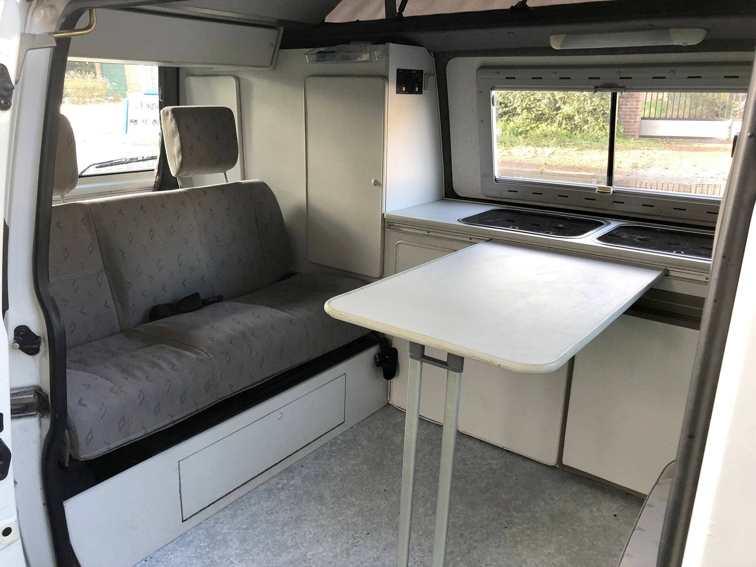 Dining Area Volkswagen Volkswagen Transporter - Yescapa