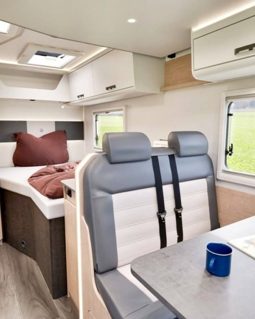 Dining Area Fiat T58s Adventure (Automatic) - Yescapa