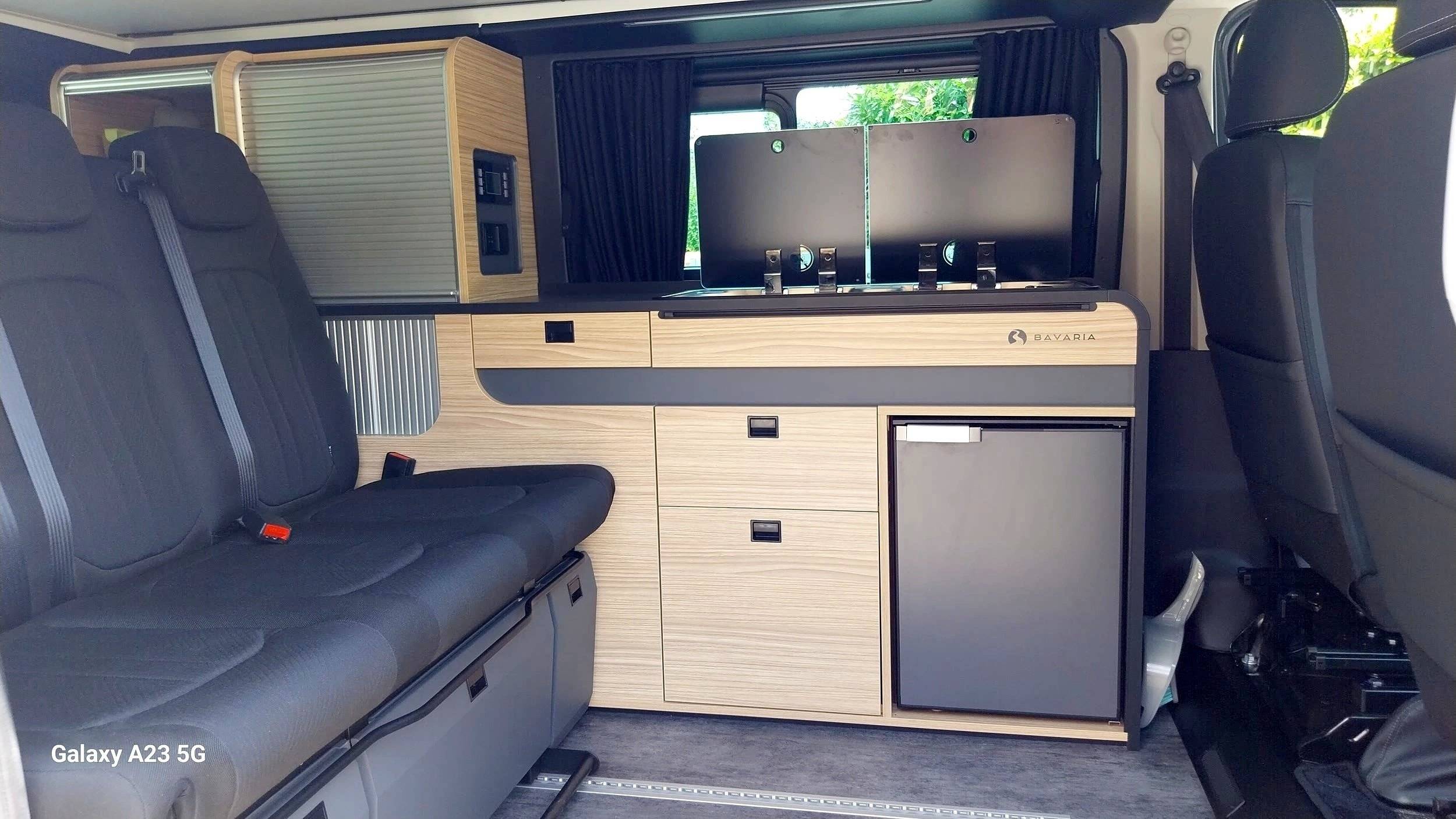 Dinette Renault Trafic 2,5 l 150 ch - Yescapa