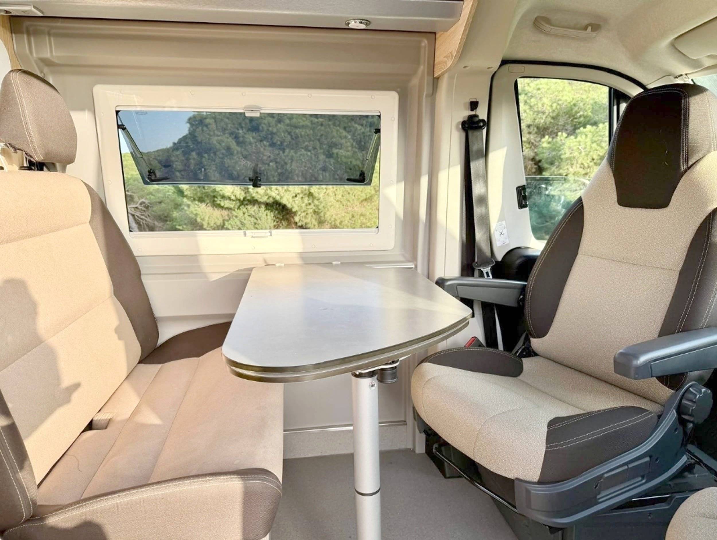 Coin repas Citroën Citroën jumper - Yescapa