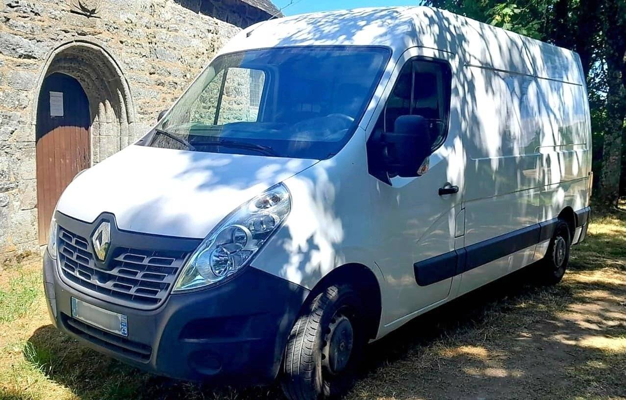 Vue avant de 3/4 Renault Renault master - Yescapa