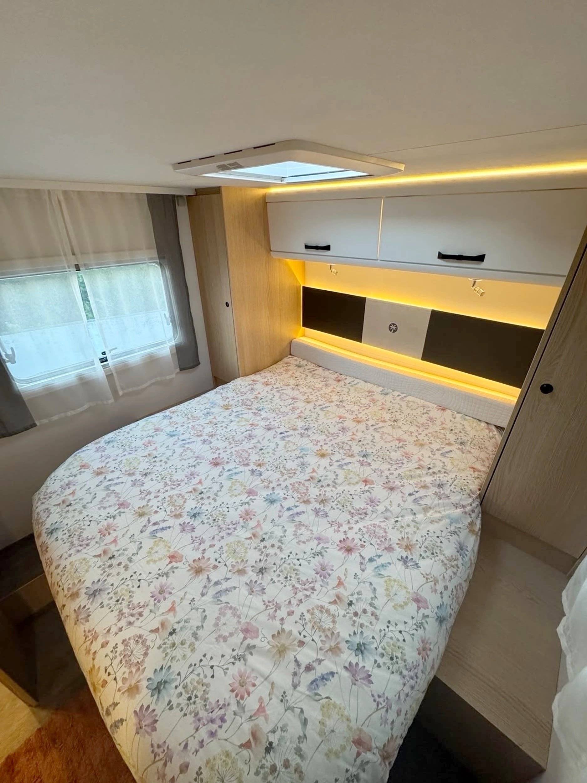 Plazas en cama Ford Sunlight - Yescapa