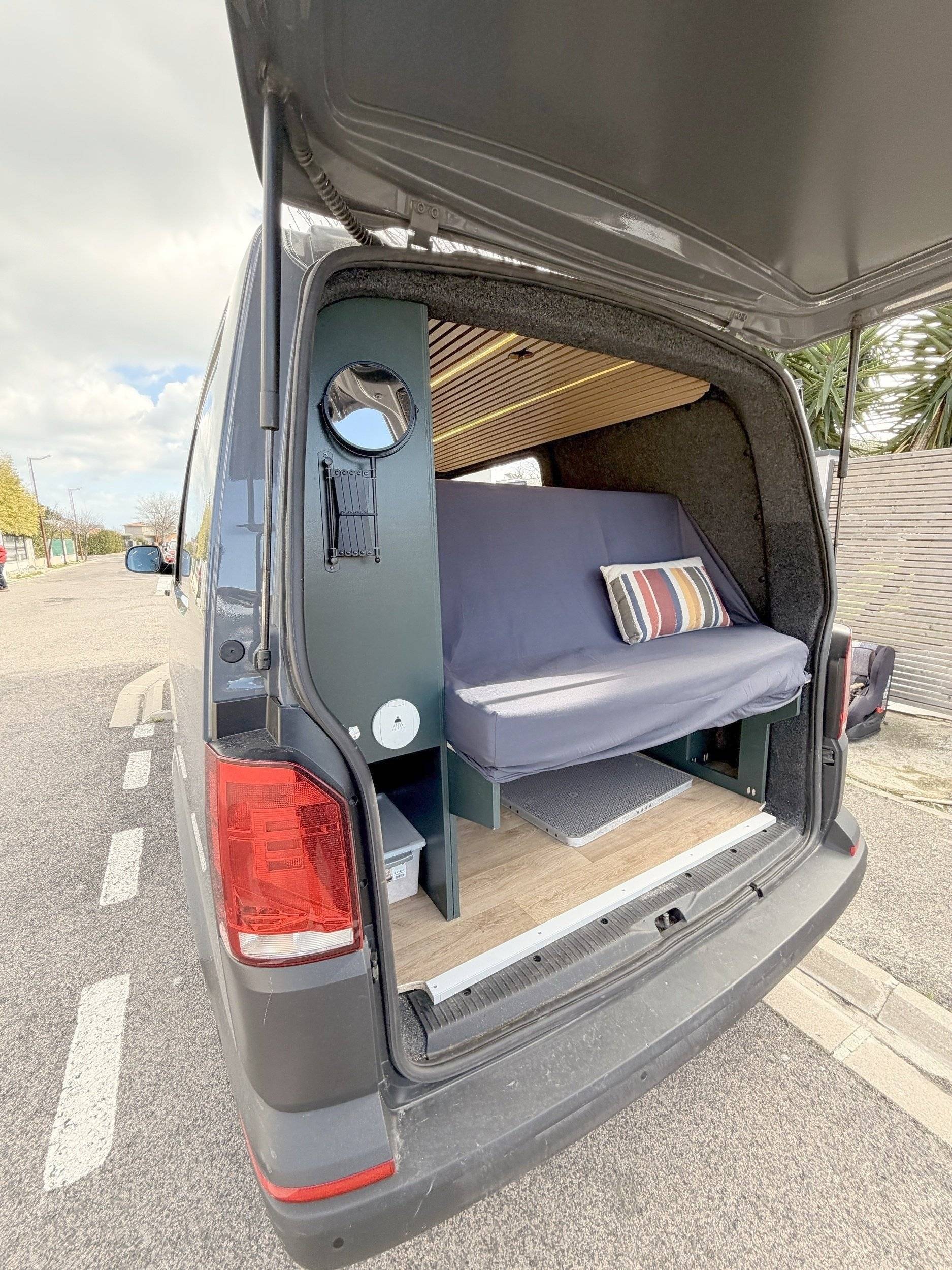 Berth Volkswagen Transporter T6.1  2,0 l 150ch DSG7 - Yescapa