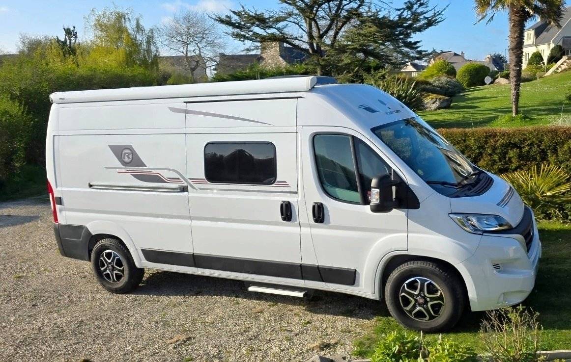 Vue avant de 3/4 Fiat Fiat ducato 140cv 2.2L - Yescapa