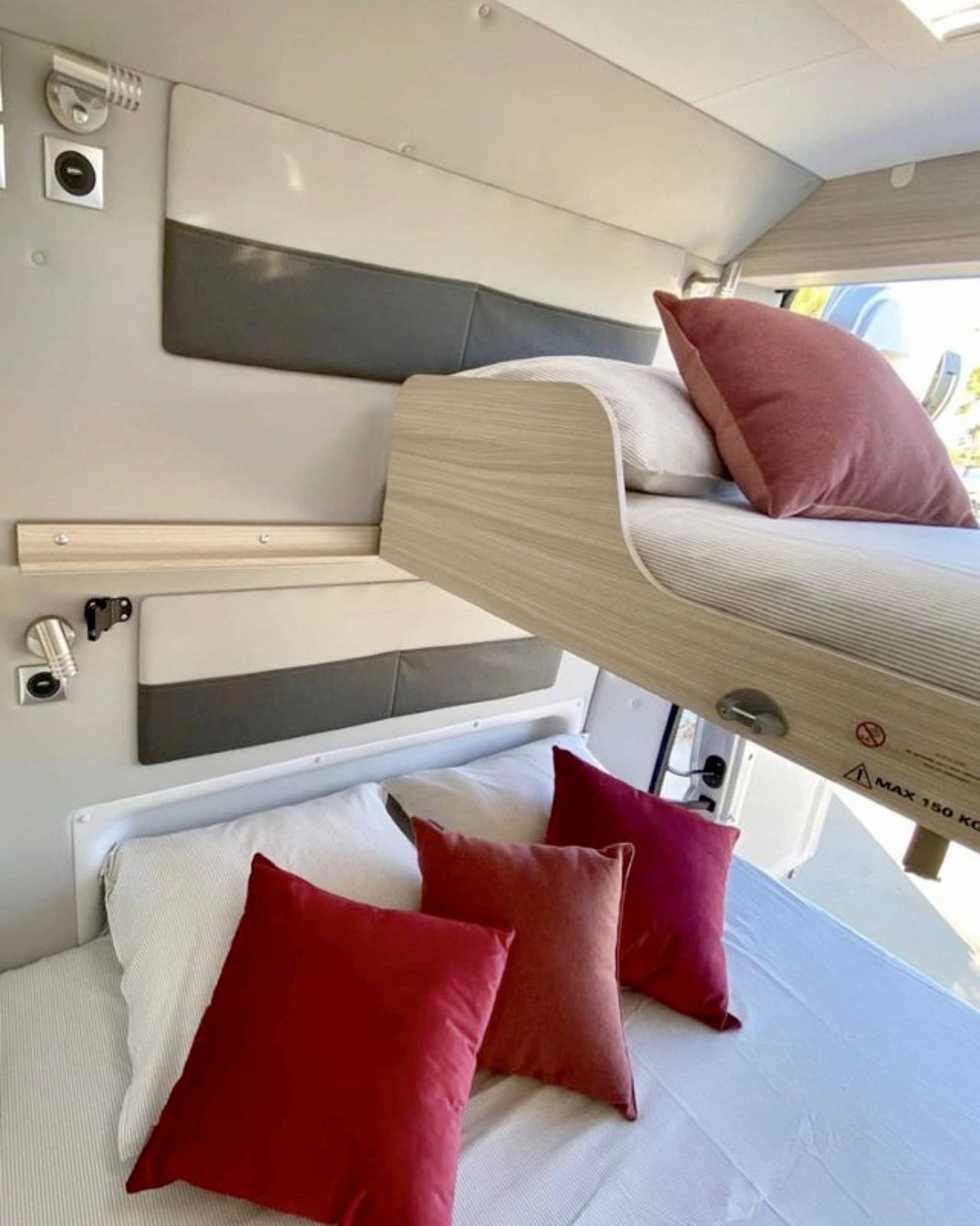 Berth Citroën JUMPER 2.2 140 CVS - Yescapa