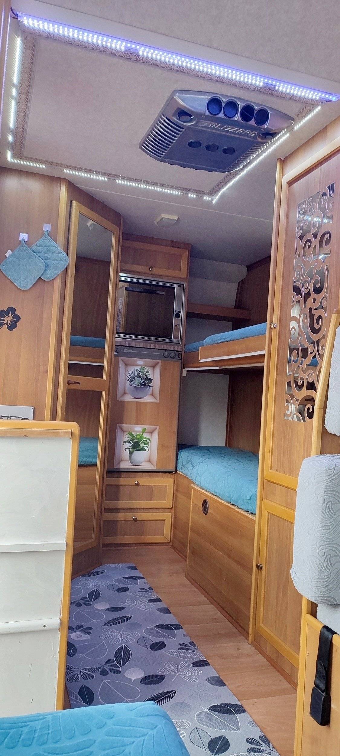 Berth Mercedes 312D - Yescapa