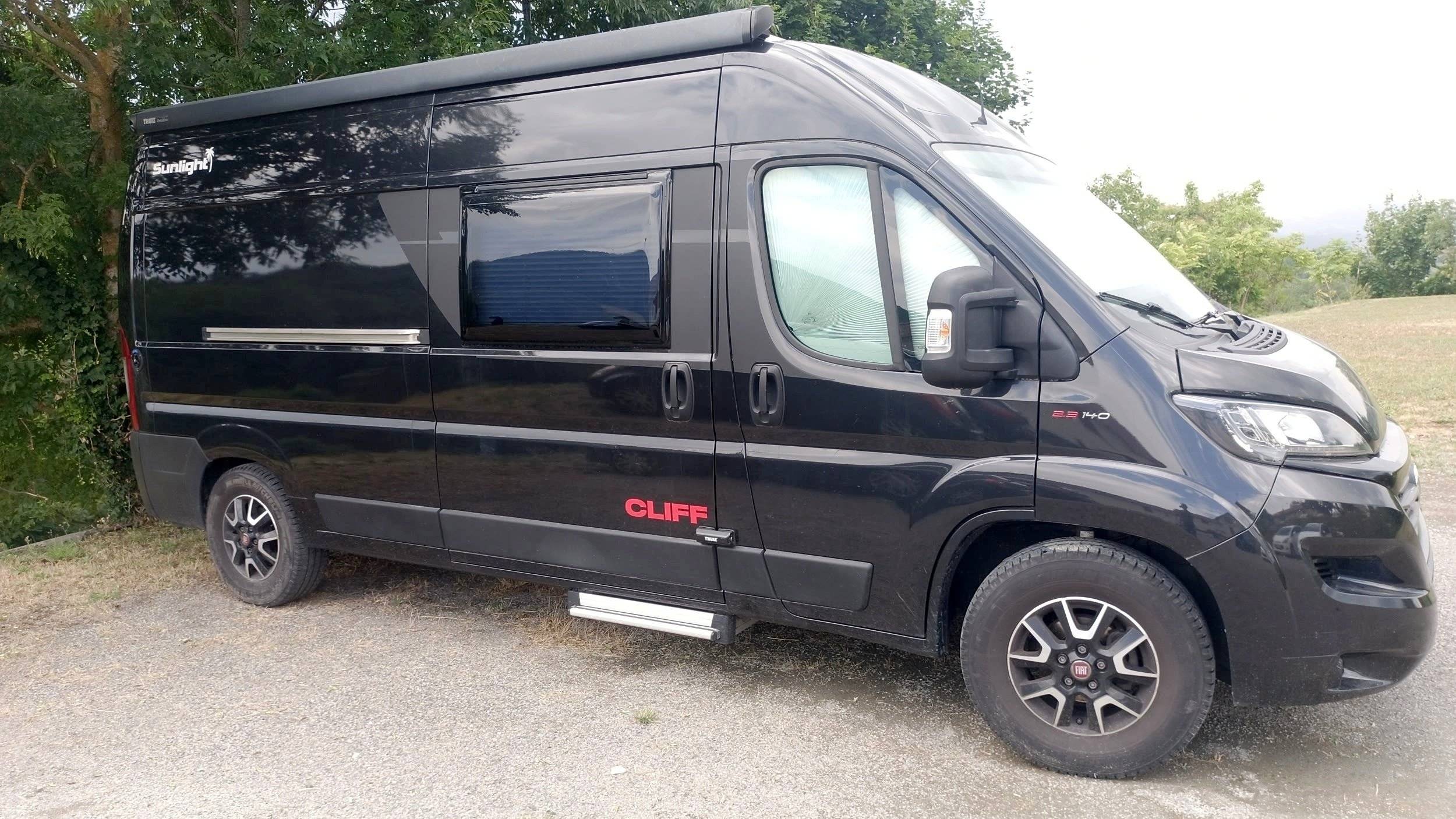 Vue avant de 3/4 Fiat Ducato 2,3 l Multijet 130 ch. - Yescapa