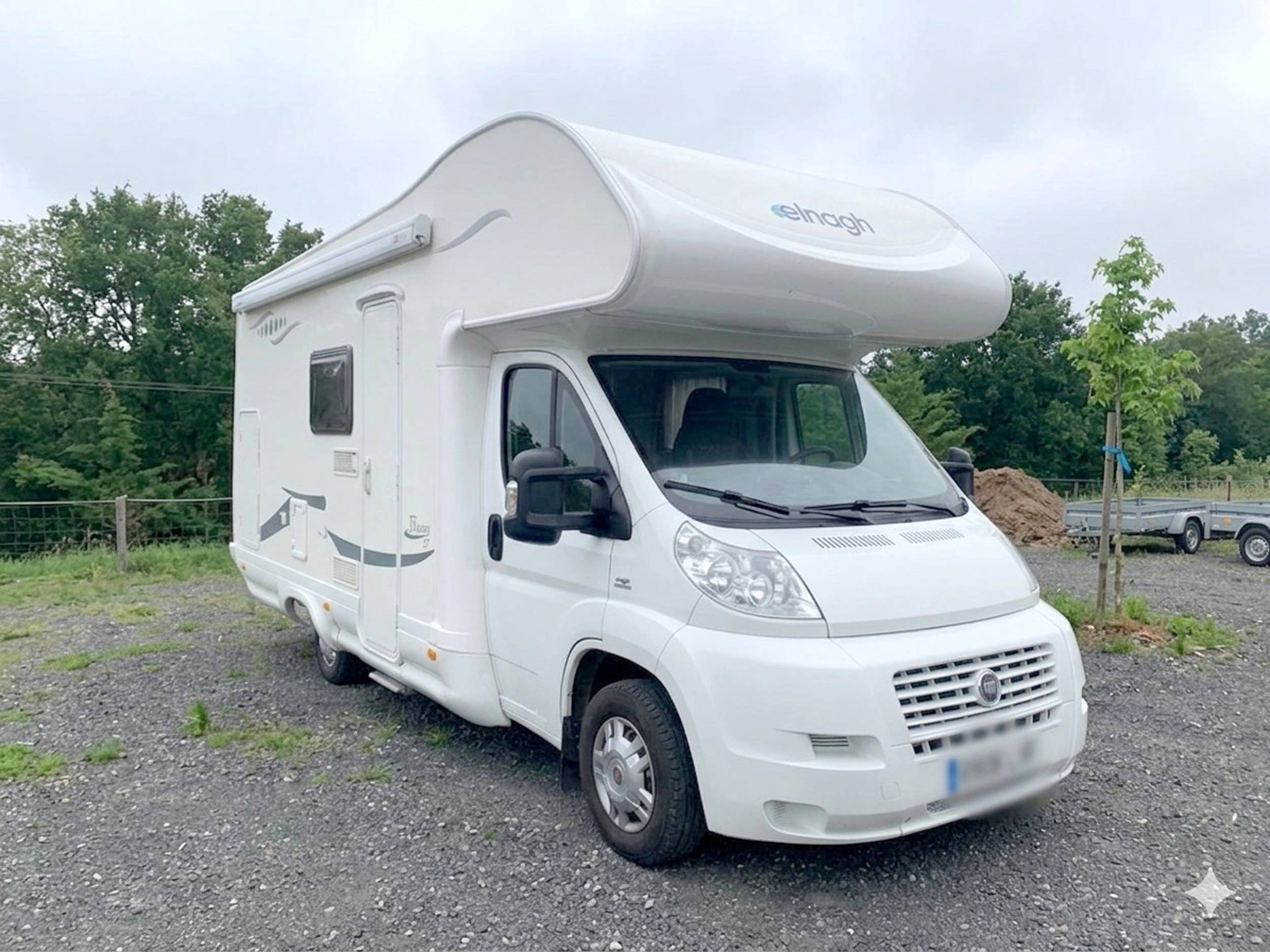 schräge Vorderansicht Fiat Ducato 2,3 l Multijet 130 ch. - Yescapa