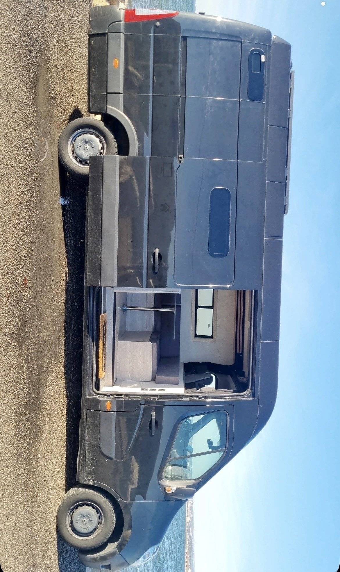 Voorkant 3/4  - Yescapa