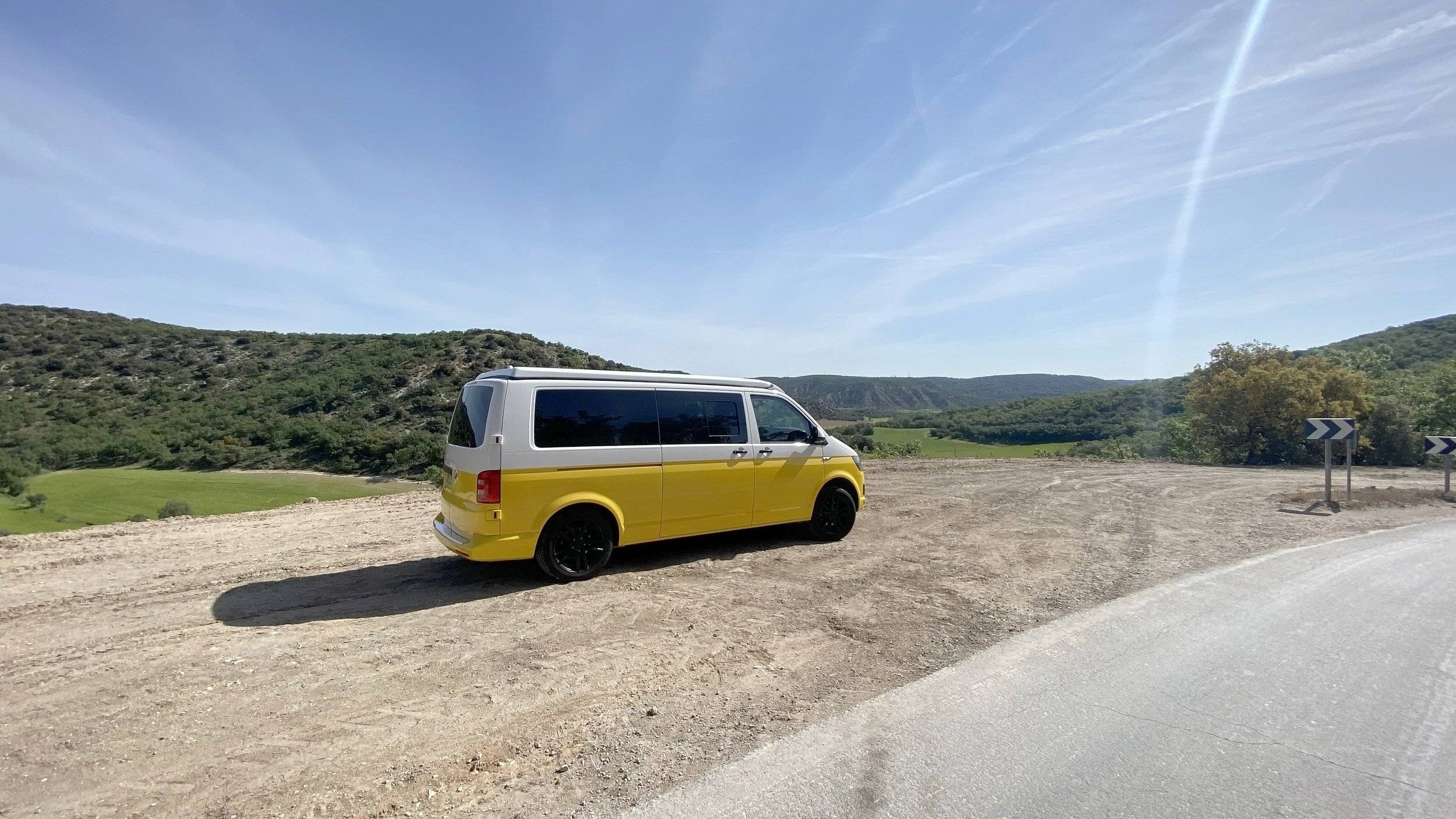 Volkswagen Transporter T6 (Amarilla)