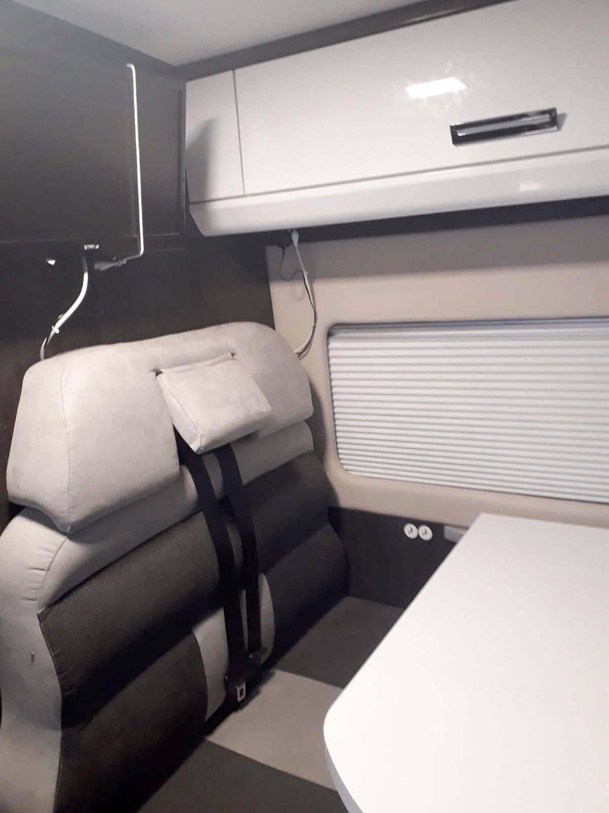 Dining Area Fiat Ducato 2,3 l 130 ch. - Yescapa