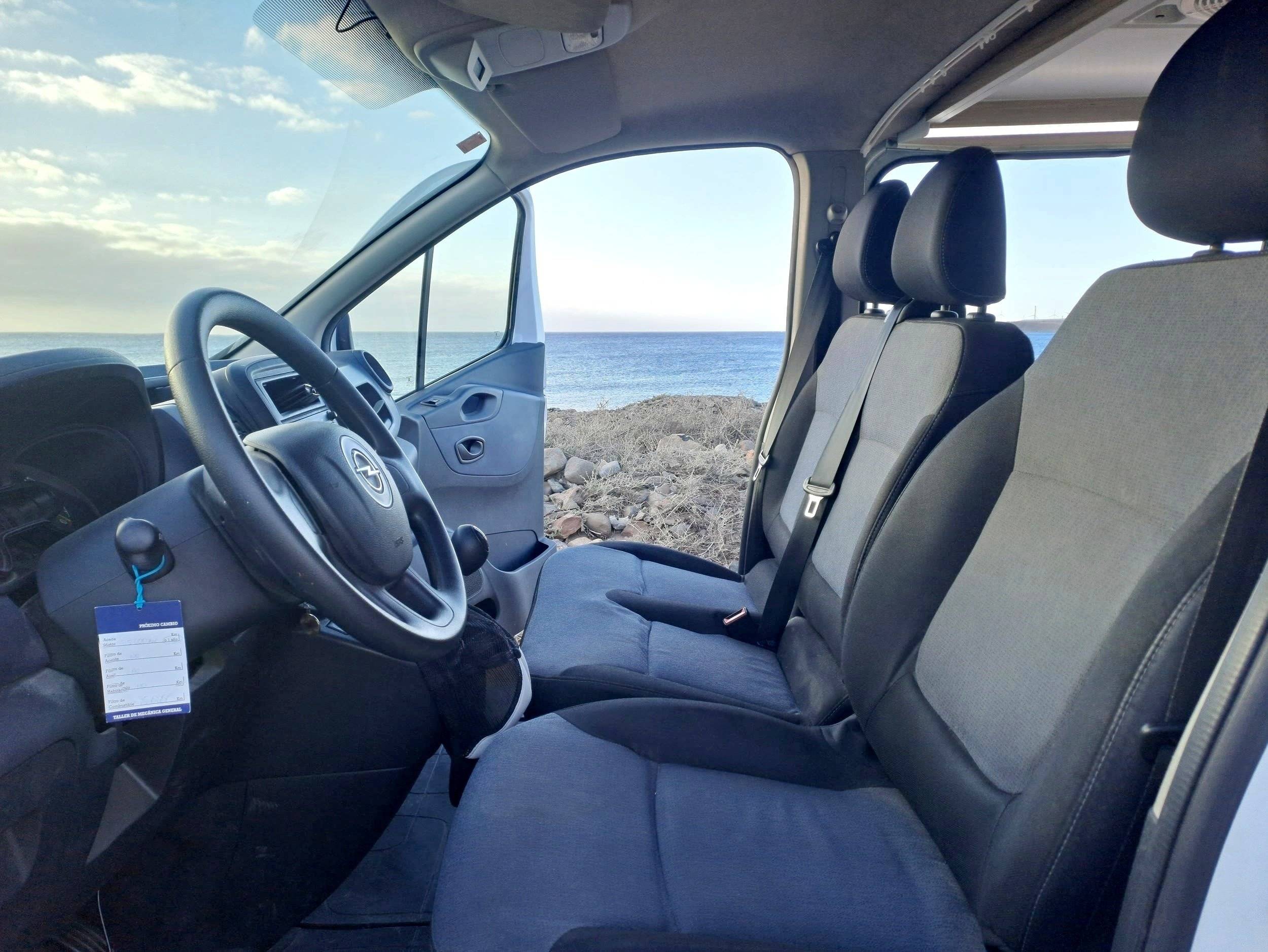 Driver's compartment Opel (Vivaro L2 | 1.6 CDTI 90cv) - Yescapa