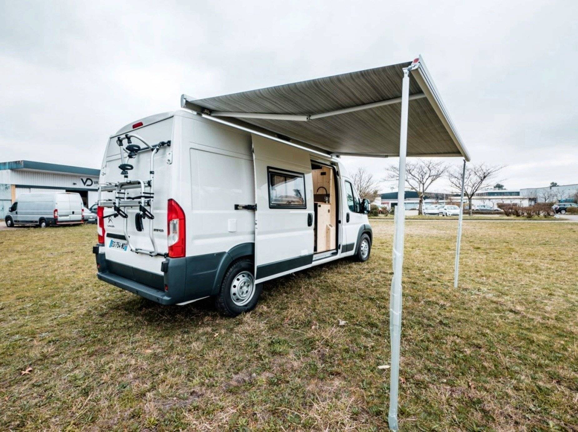 schräge Vorderansicht Citroën Jumper 2,0 l 160 ch - Yescapa