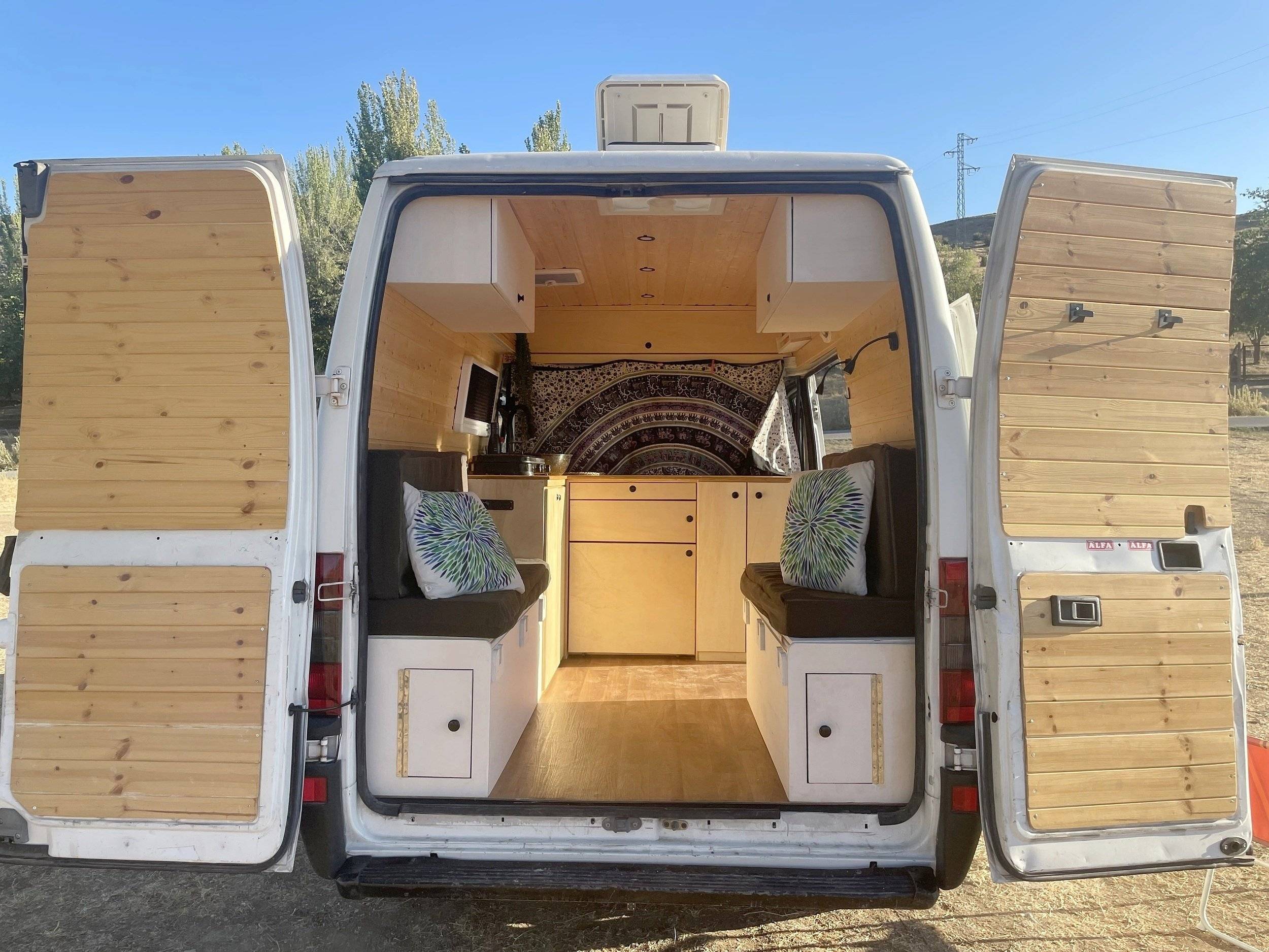 Dining Area Fiat Ducato 2,8 DS - Yescapa