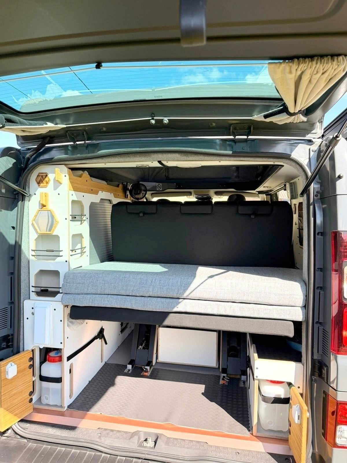 Van Mania EST
