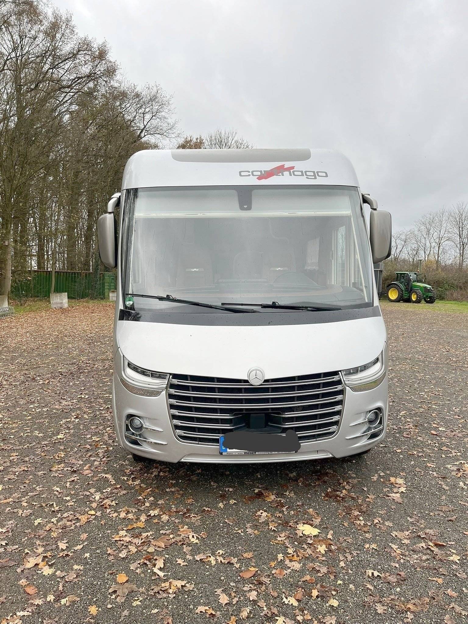 schräge Vorderansicht Mercedes Mercedes - Yescapa