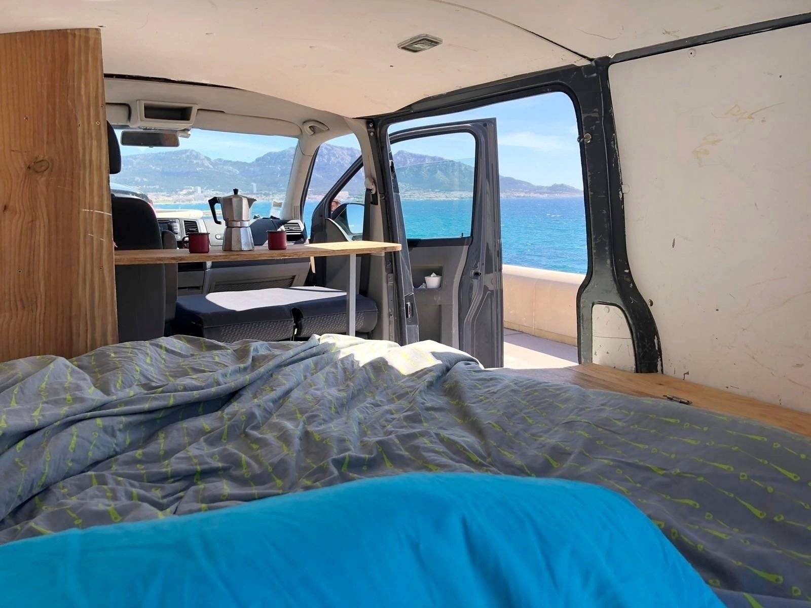 Letti Volkswagen T5 2,5 l 140 ch - Yescapa