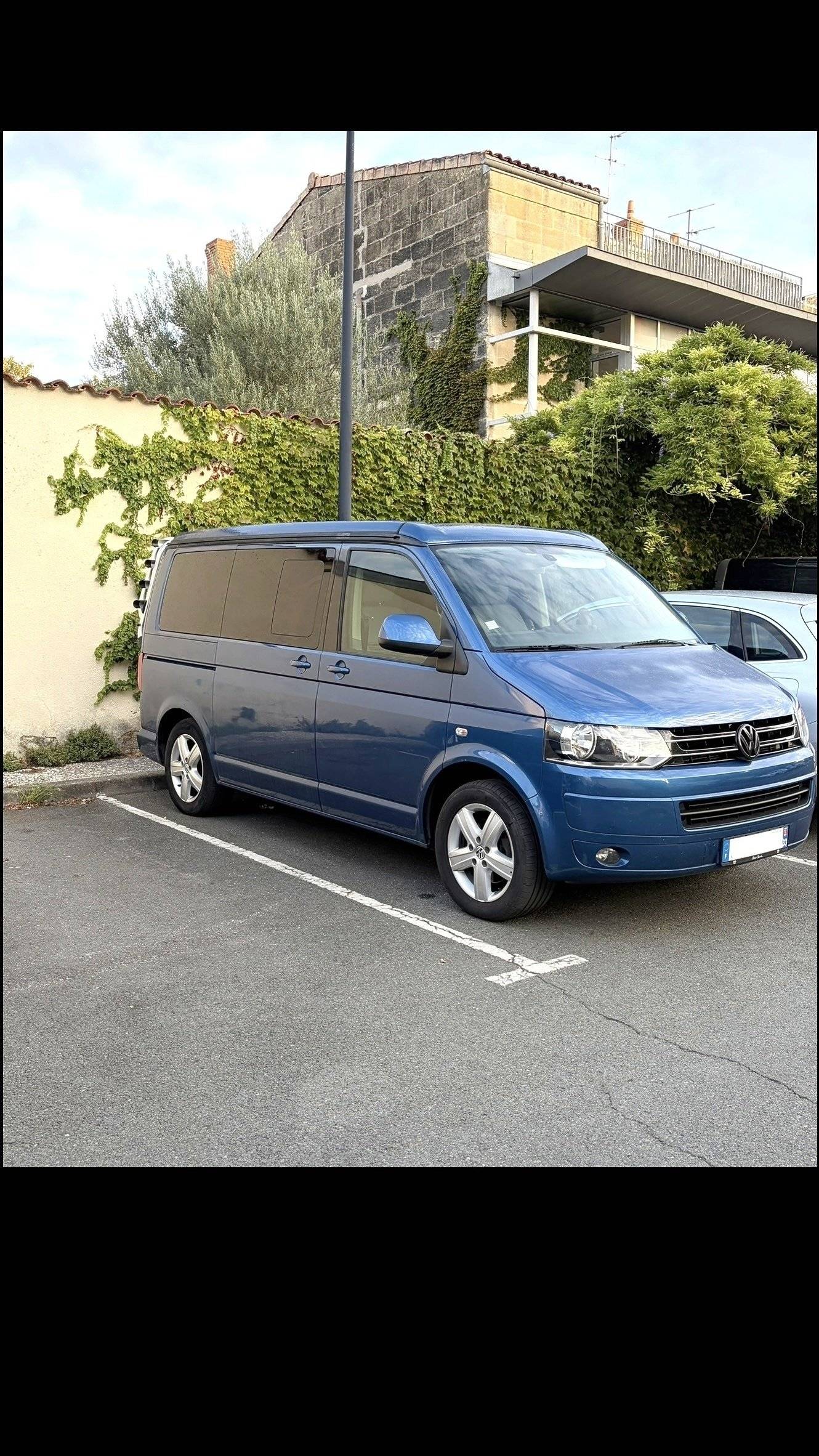 Vista de 3/4 Volkswagen california T5.1 - Yescapa