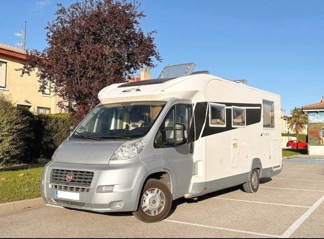 schräge Vorderansicht Fiat Ducato 2,3 130 ch - Yescapa