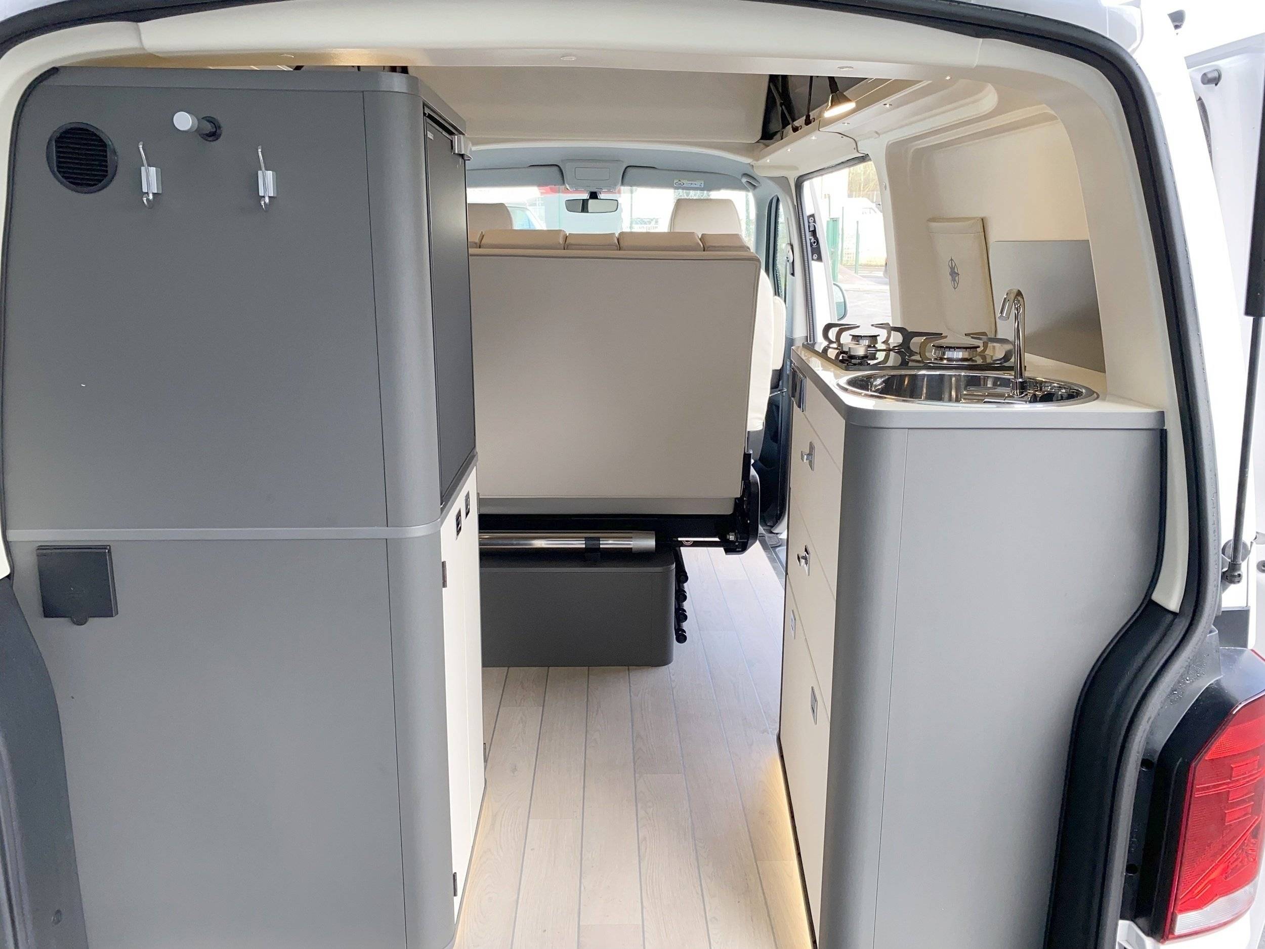 Kitchen Volkswagen Volkswagen T6.1 (Automatic) - Yescapa