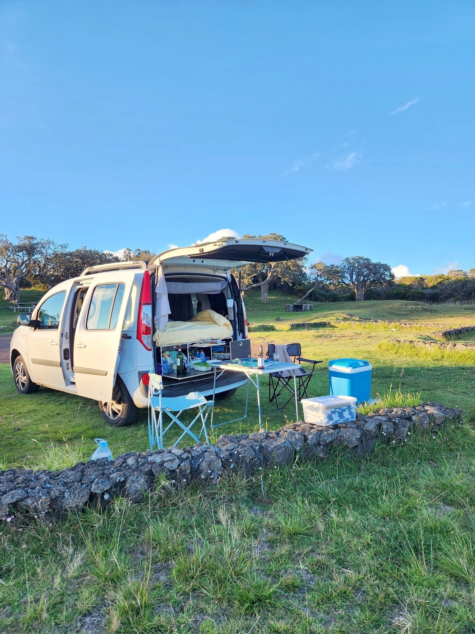 Vista de 3/4 Renault Kangoo - Yescapa