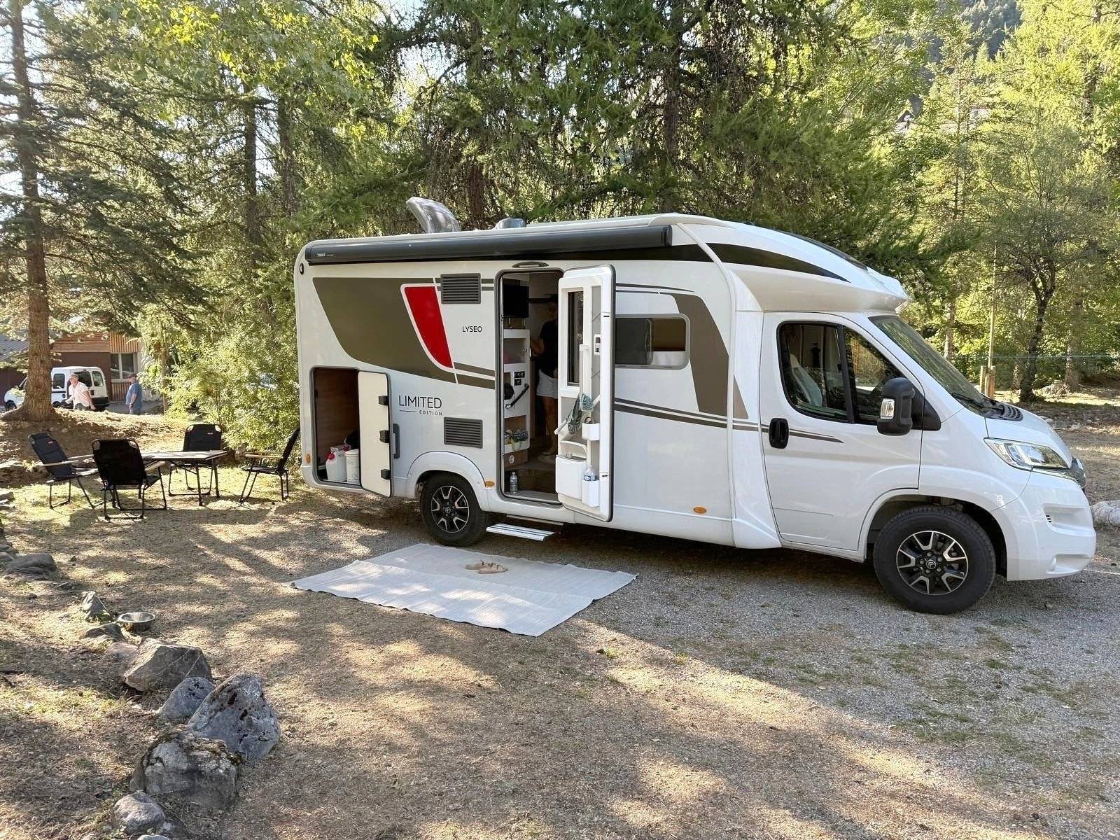 Vue avant de 3/4 Citroën Jumper 2,2 l 140 ch - Yescapa