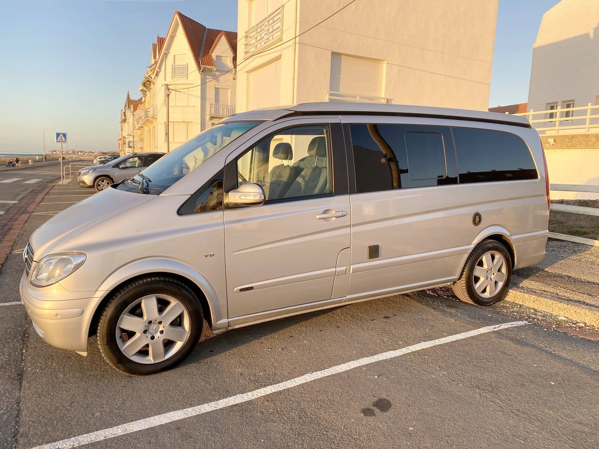 schräge Vorderansicht Mercedes Vito Long Version 3 CDI Long Blanc - Yescapa