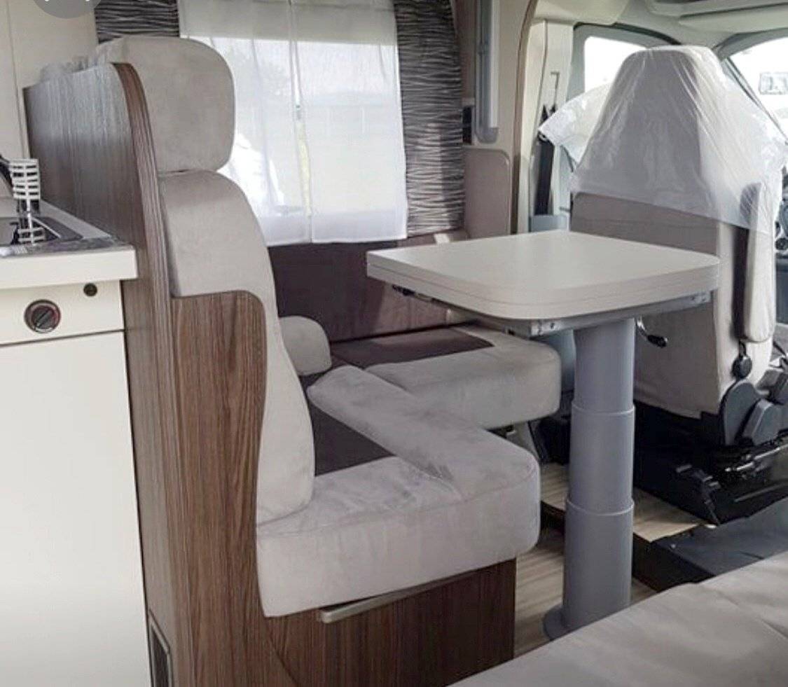 Eethoek Ford Transit 2,0 l 130 ch - Yescapa