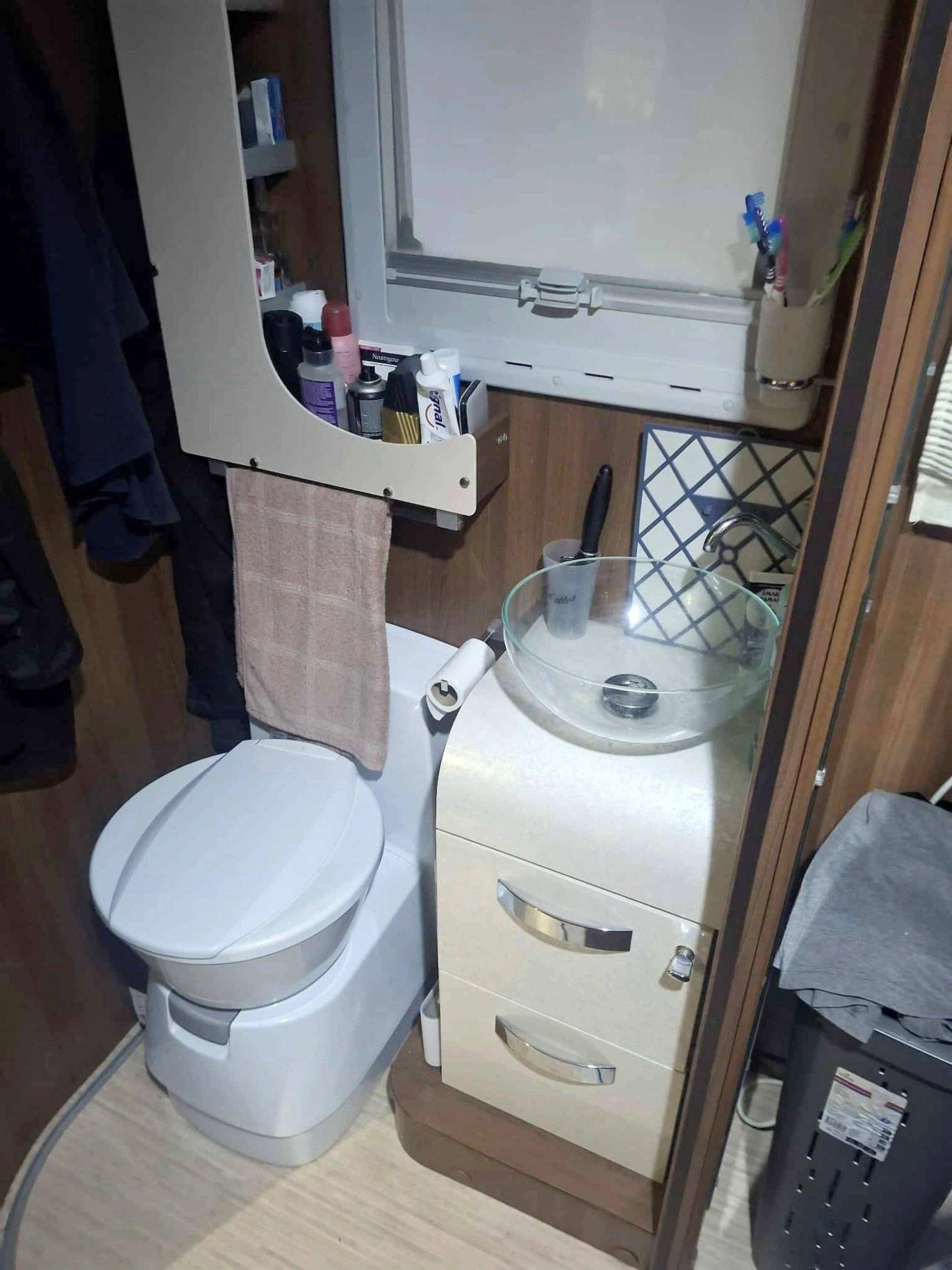 Bad / Toilette Fiat Ducato 2,3 130 ch - Yescapa