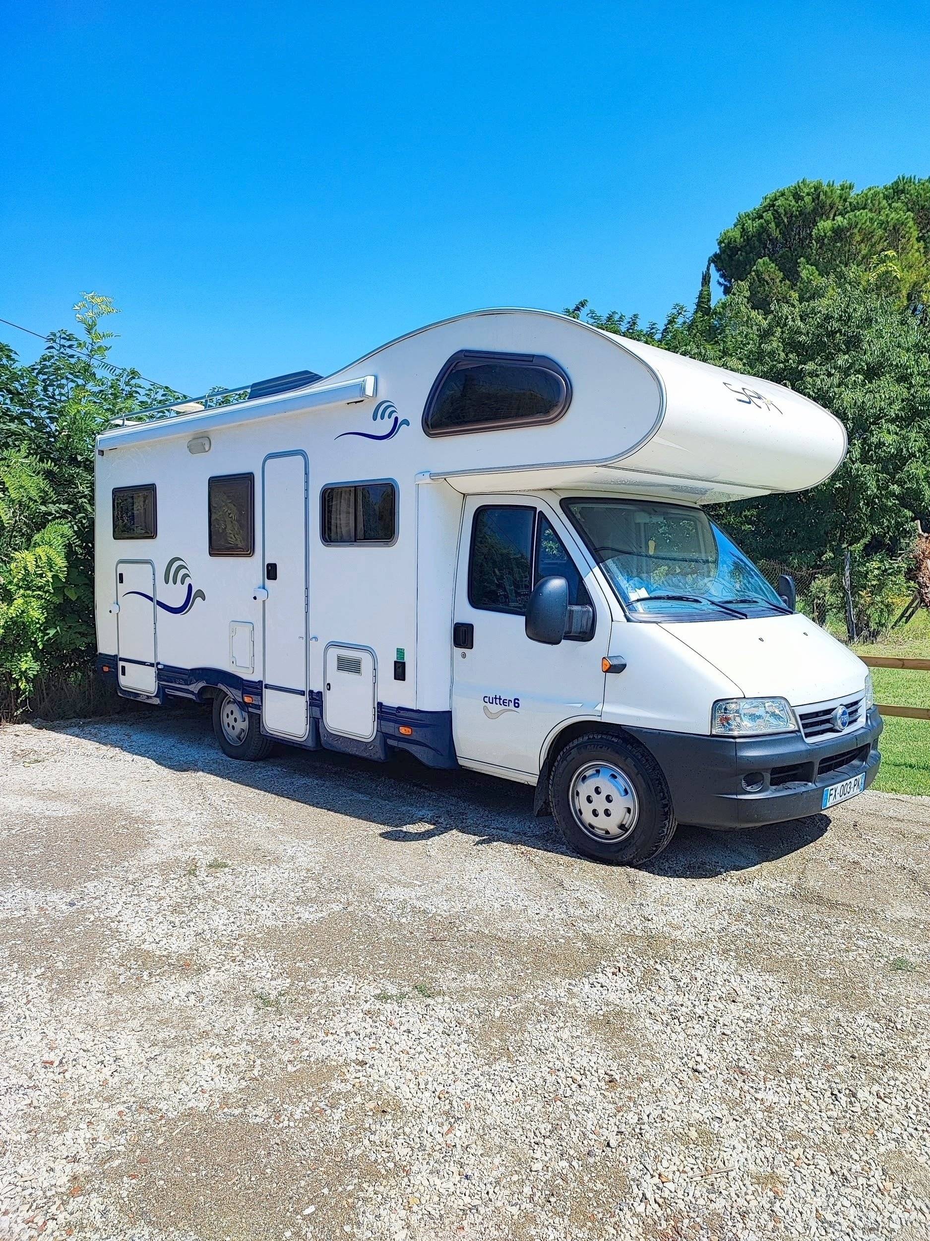 Vue avant de 3/4 Fiat Ducato 2,3 l JTD 130 ch. - Yescapa