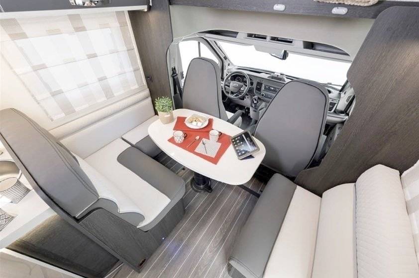 Dining Area Ford Transit 2,0 l 170 ch - Yescapa