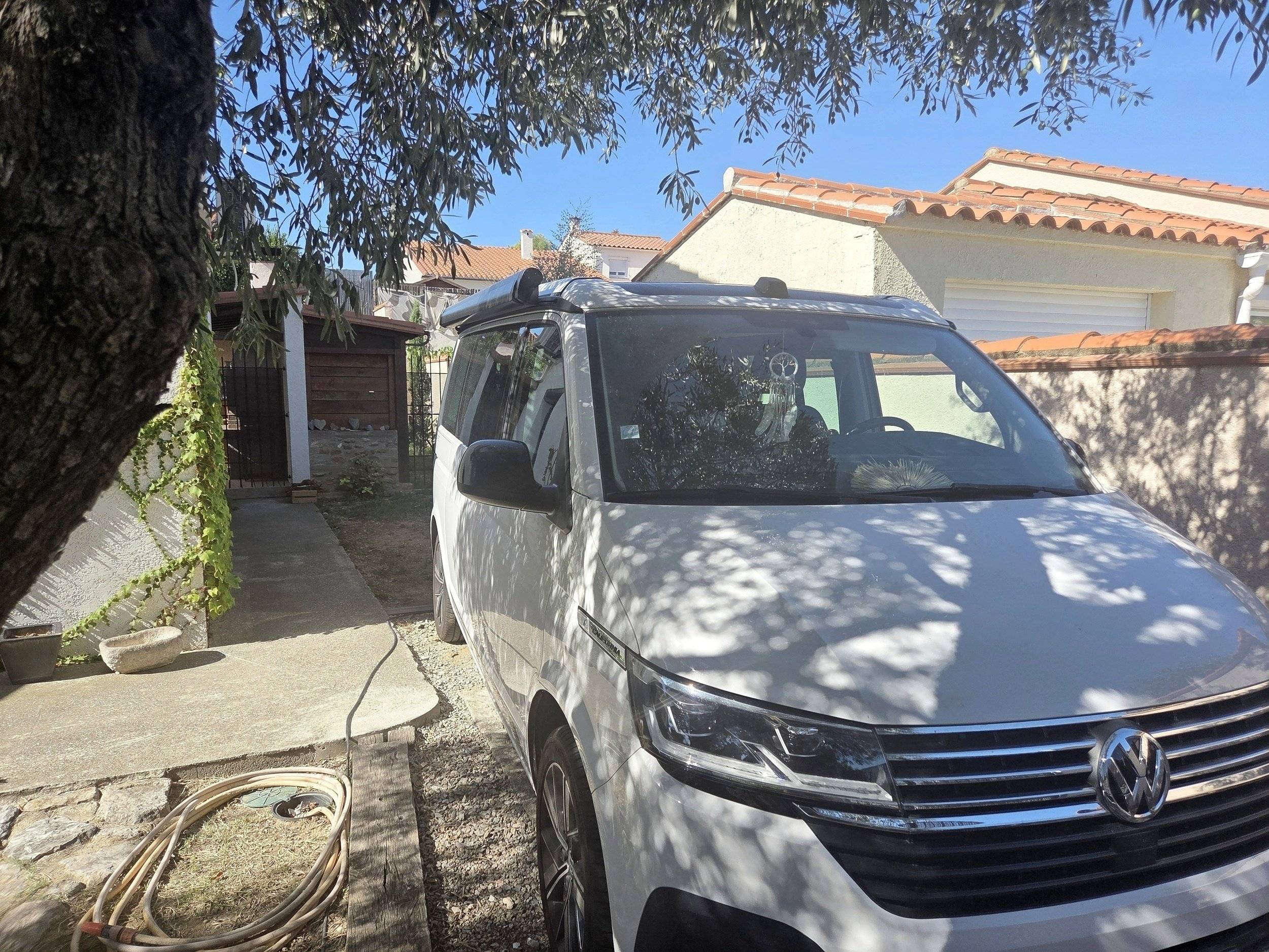 Front view from 3/4 Volkswagen T6 2,0 l 204 ch - Yescapa