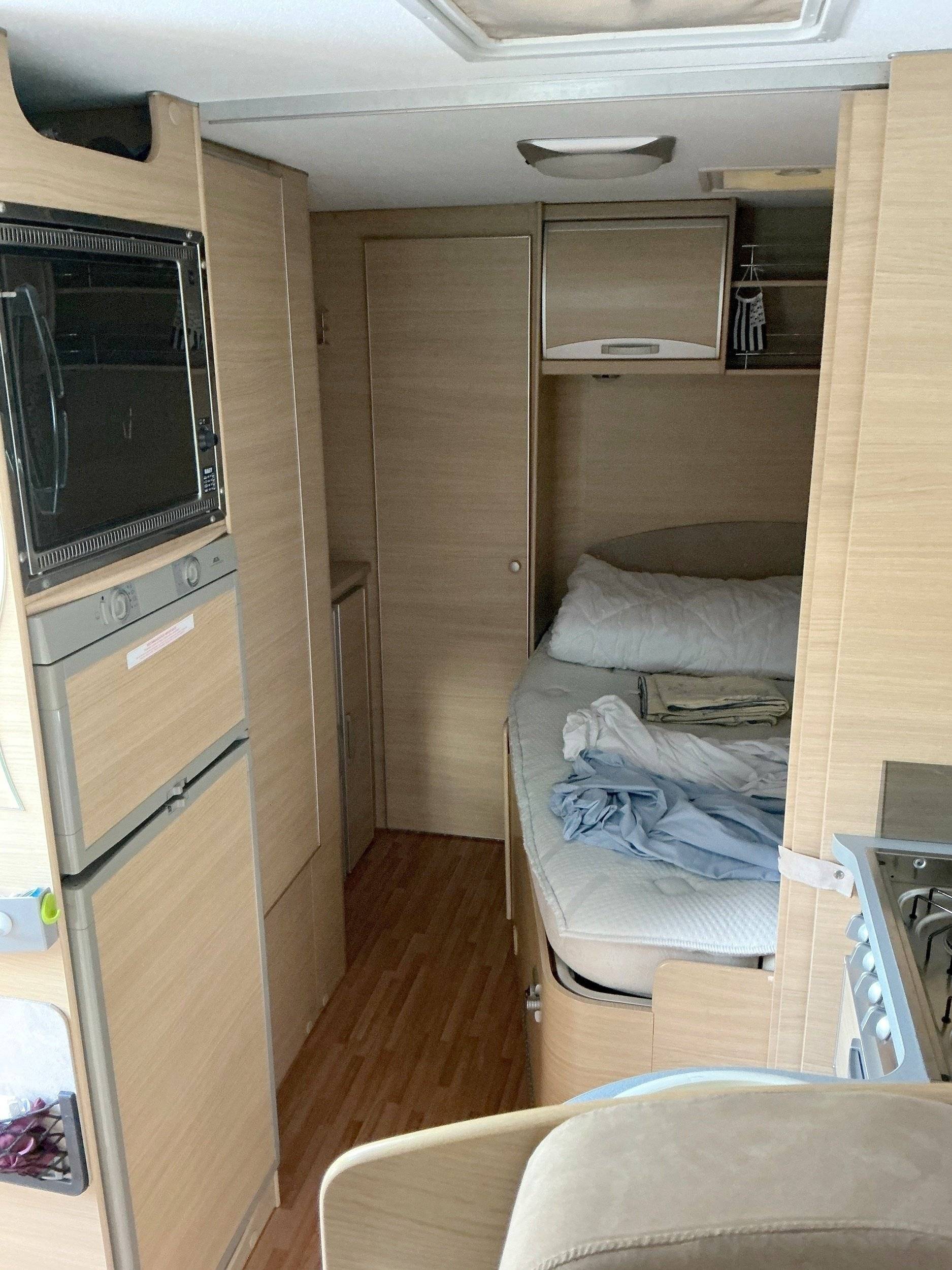 Couchages Renault Master 2,5 l dCi 120 ch. - Yescapa