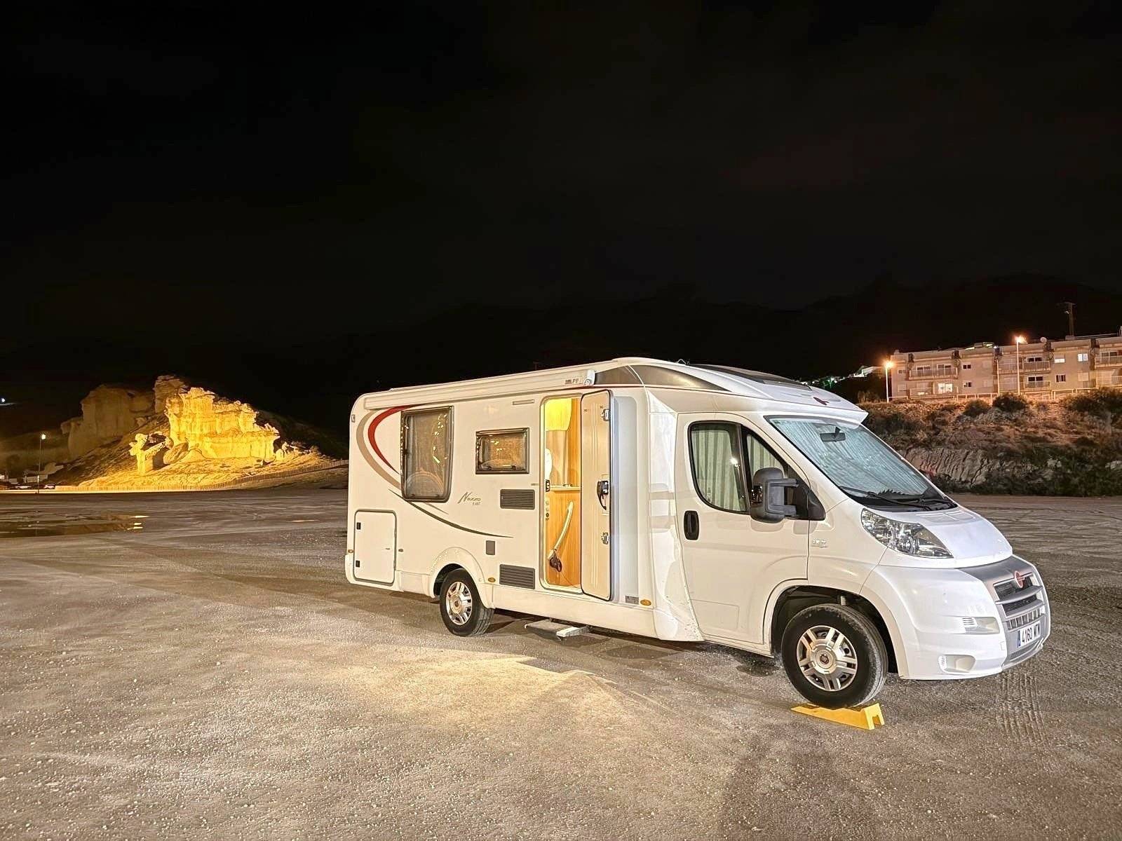 Front view from 3/4 Fiat 2,3 l 130 ch - Yescapa