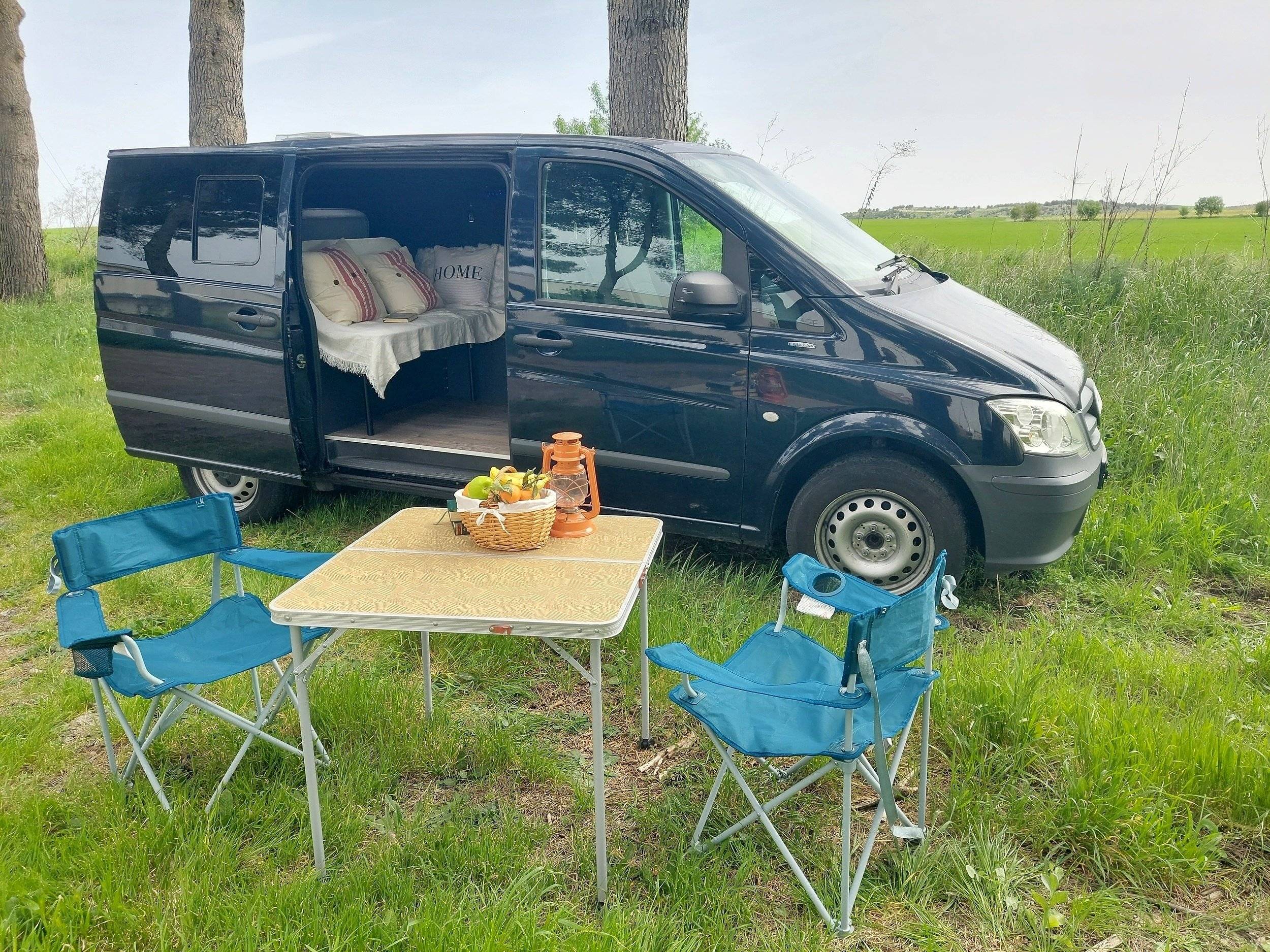 Vista del vehículo ángulo delantero Mercedes 2,15 l 136 ch - Yescapa