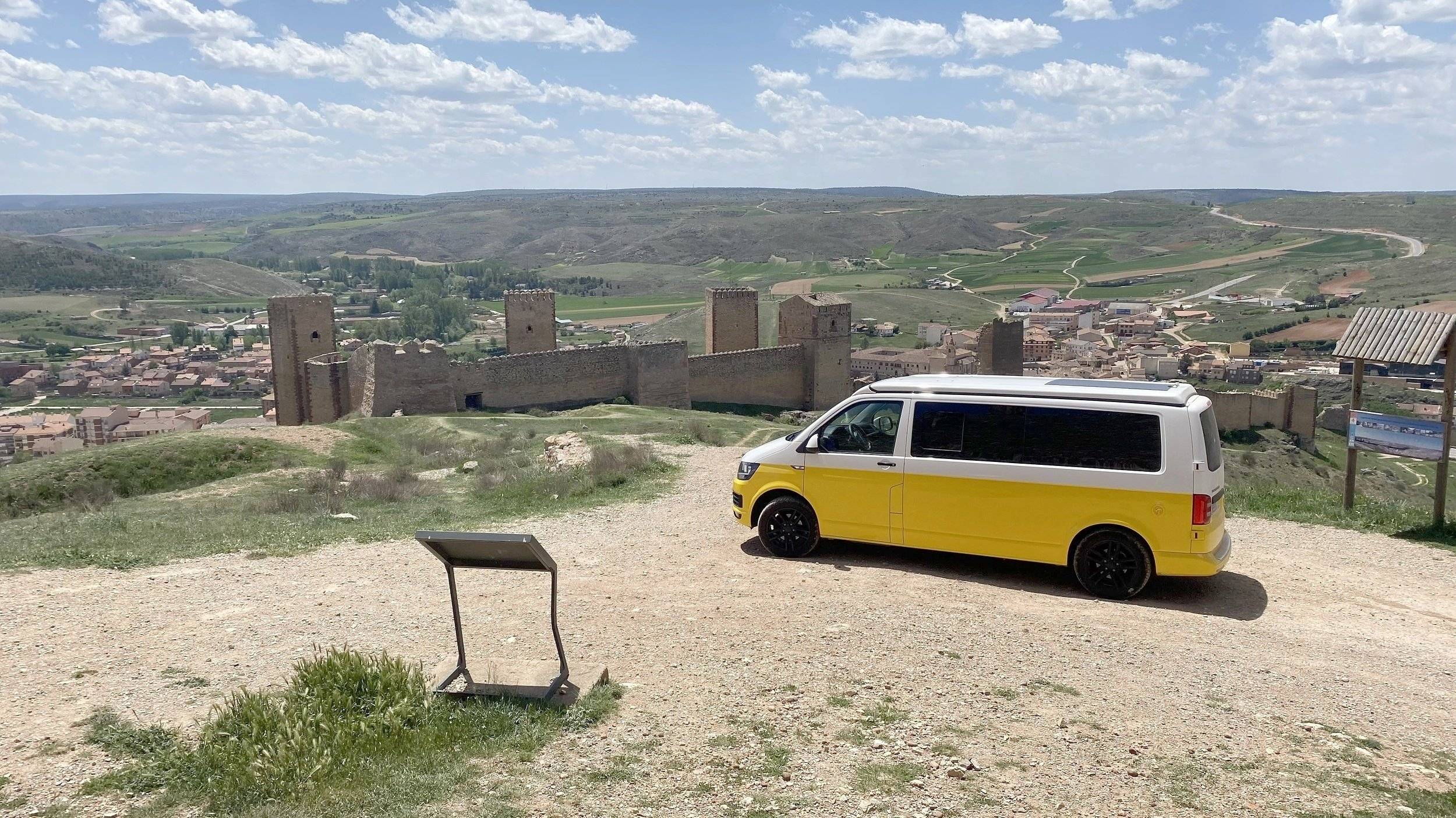 Volkswagen Transporter T6 (Amarilla)