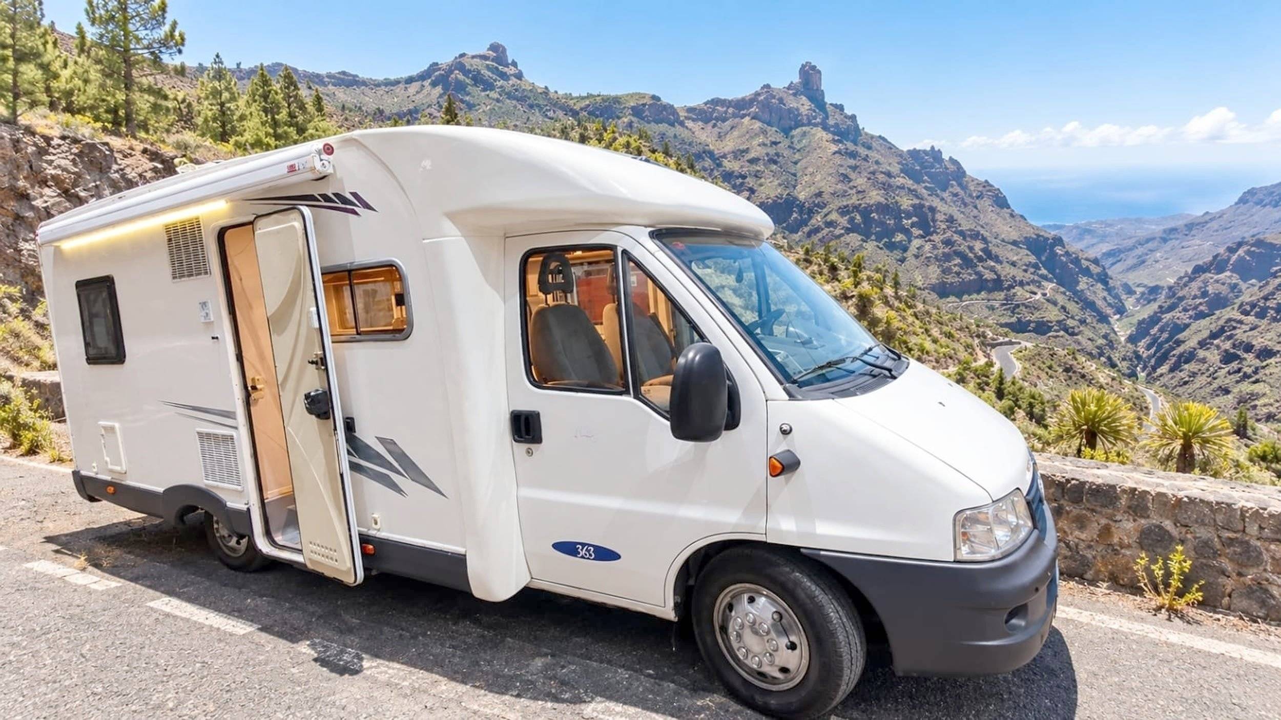 Front view from 3/4 Fiat Ducato 2.8 jtd - Yescapa