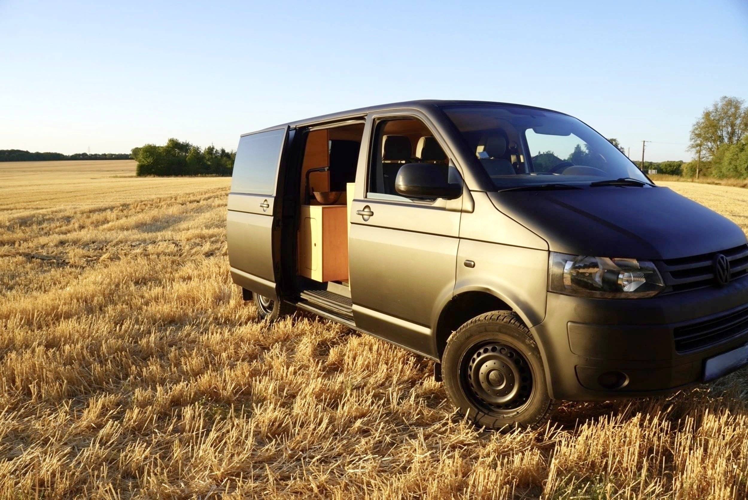Front view from 3/4 Volkswagen Transporter - Yescapa