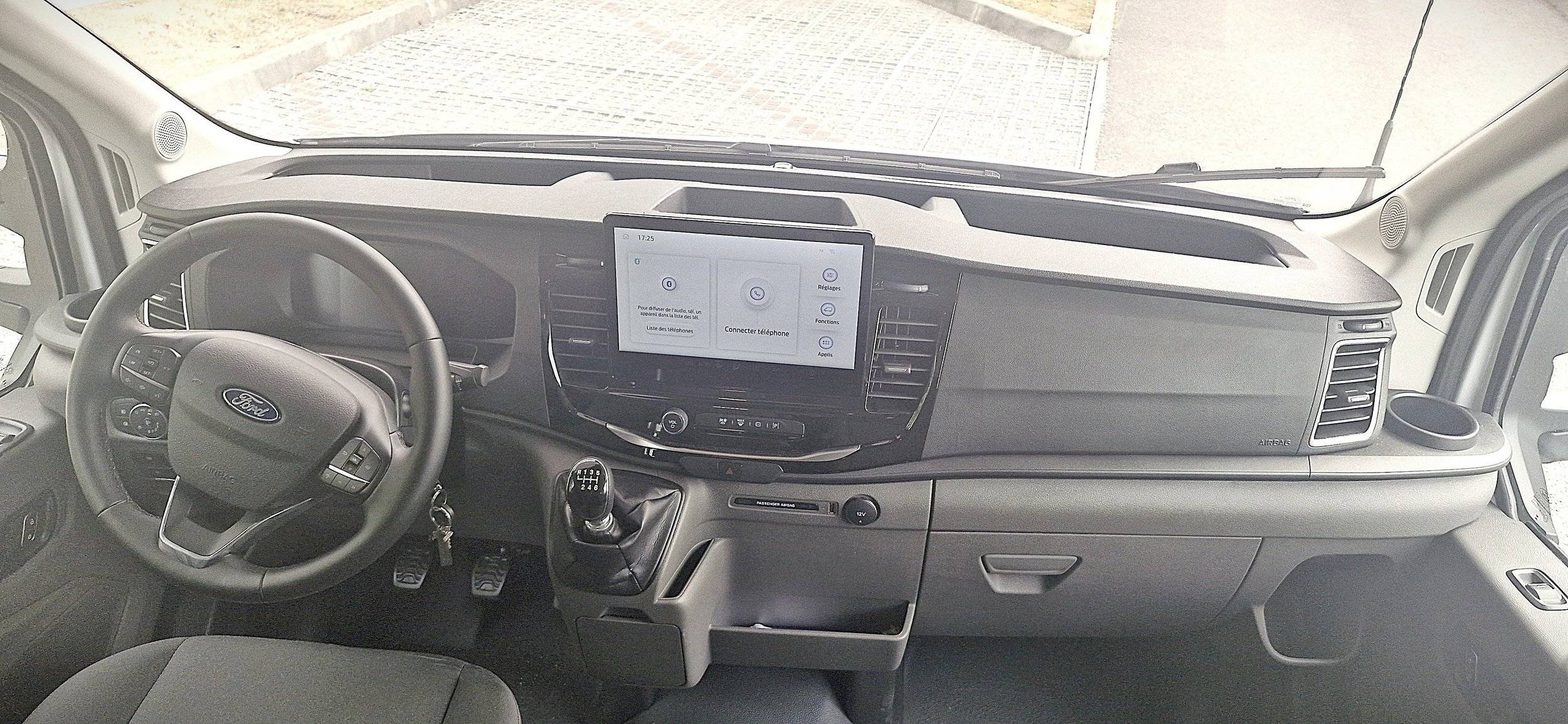 Poste de conduite Ford Ford - Yescapa