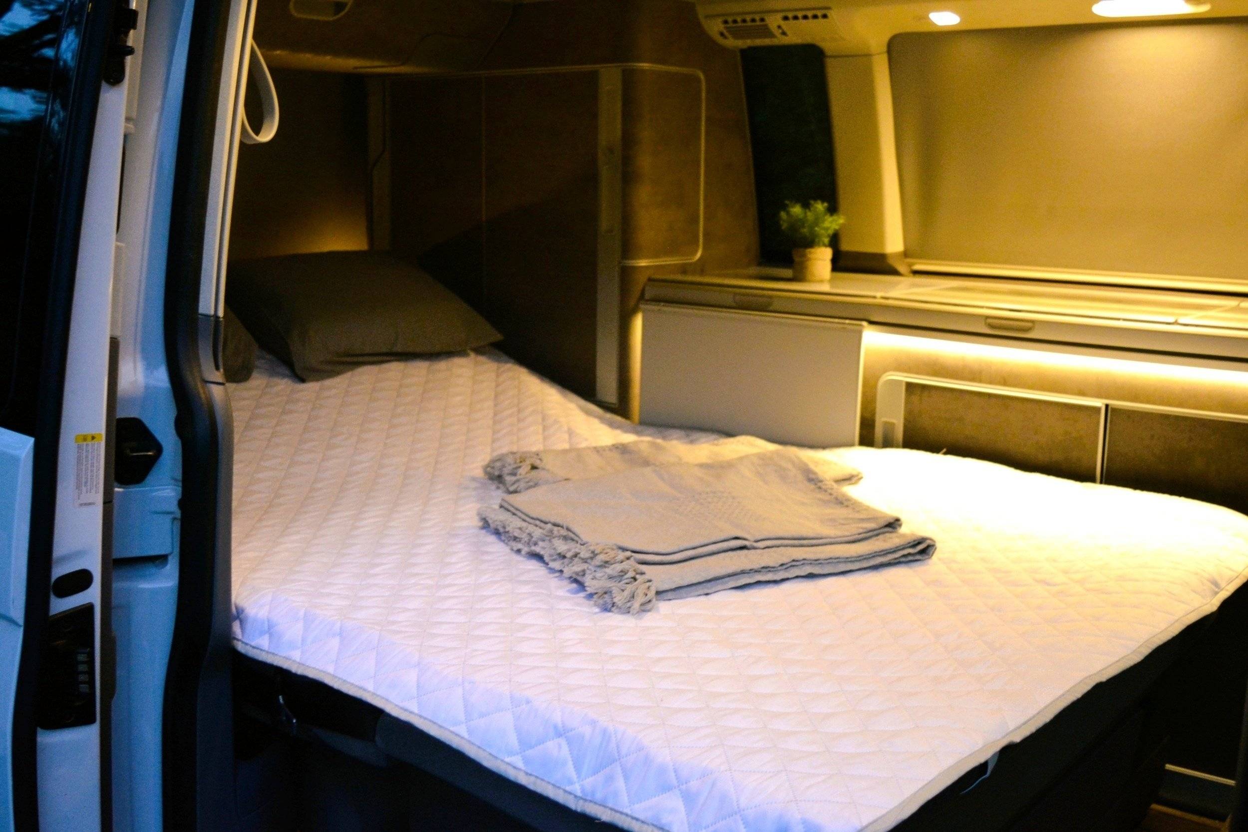Berth Volkswagen Volkswagen T6.1 California OCEAN - Yescapa